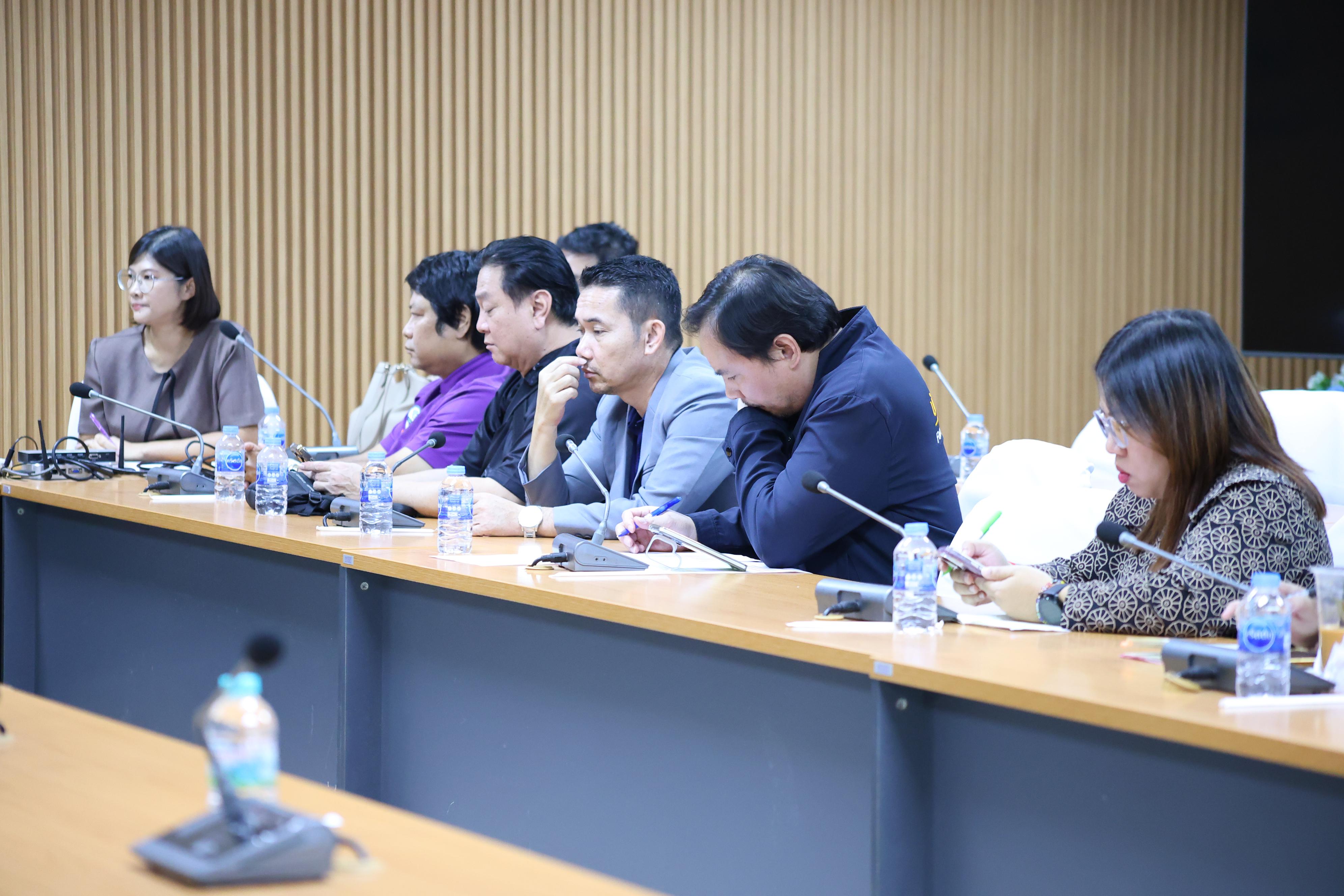 15. ประชุมเพื่อหารือ เรื่อง การจัดการเรียนการสอยเพื่อเตรียมความพร้อมสำหรับการสอบรับใบอนุญาตประกอบวิชาชีพครู