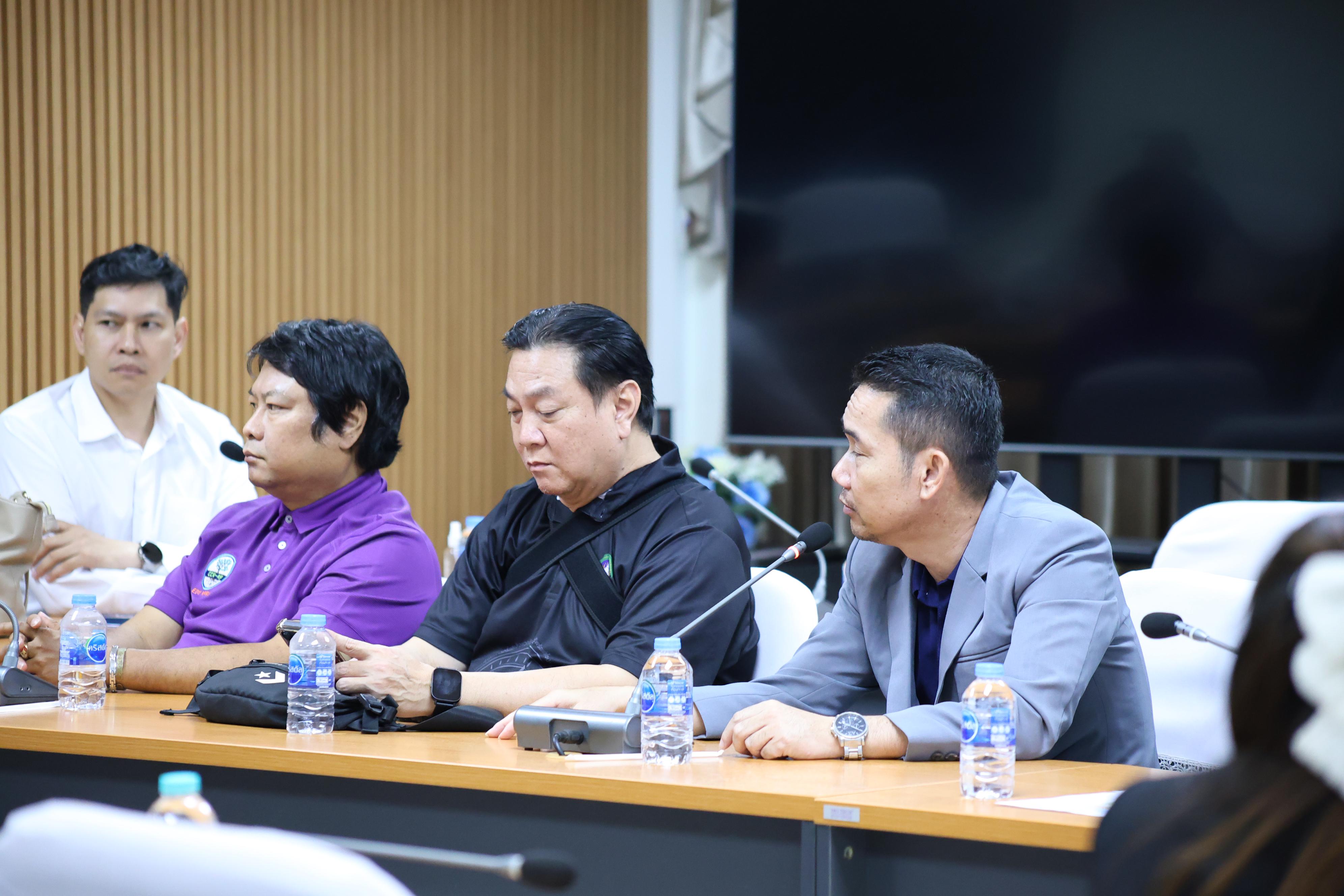 21. ประชุมเพื่อหารือ เรื่อง การจัดการเรียนการสอยเพื่อเตรียมความพร้อมสำหรับการสอบรับใบอนุญาตประกอบวิชาชีพครู
