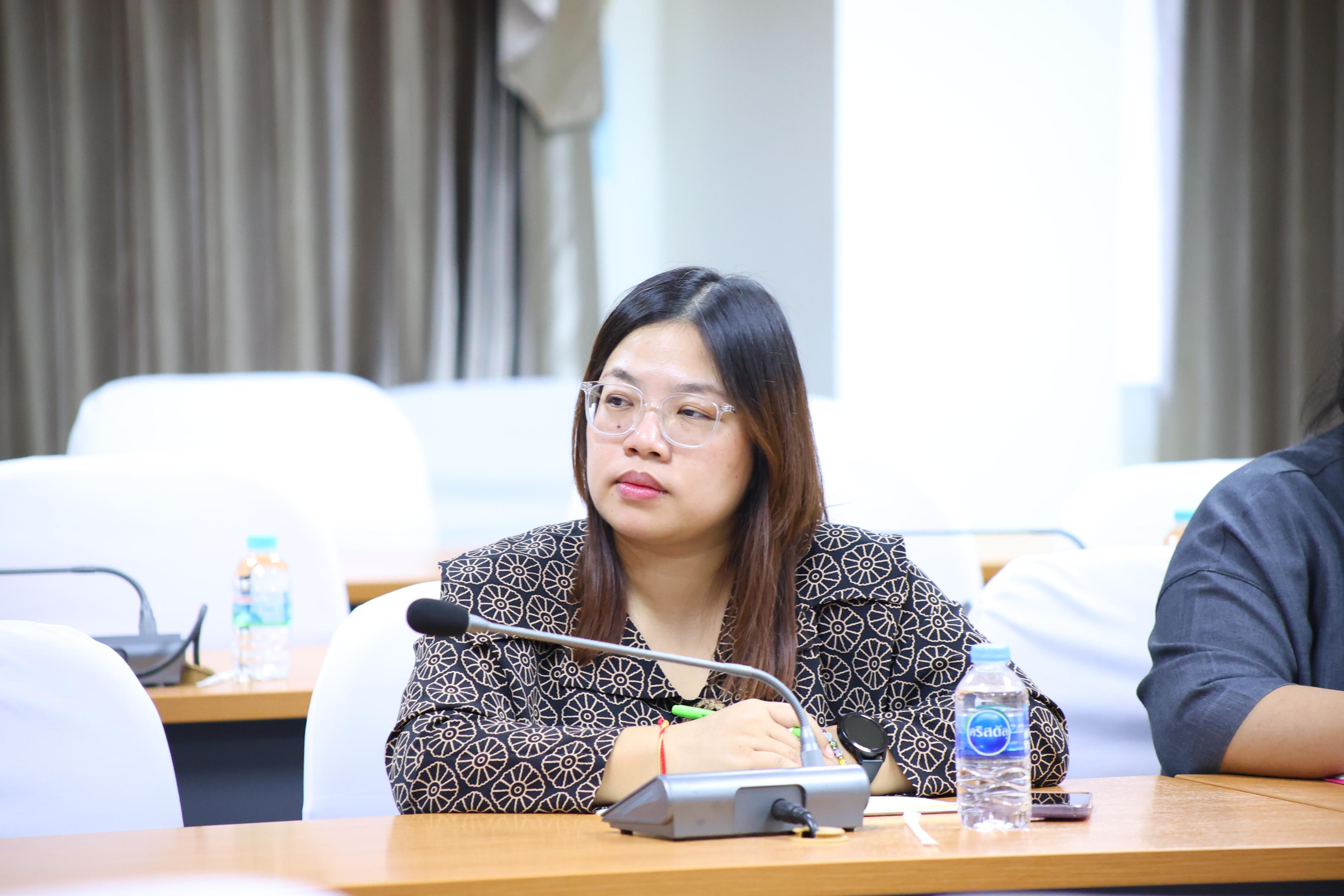 22. ประชุมเพื่อหารือ เรื่อง การจัดการเรียนการสอยเพื่อเตรียมความพร้อมสำหรับการสอบรับใบอนุญาตประกอบวิชาชีพครู