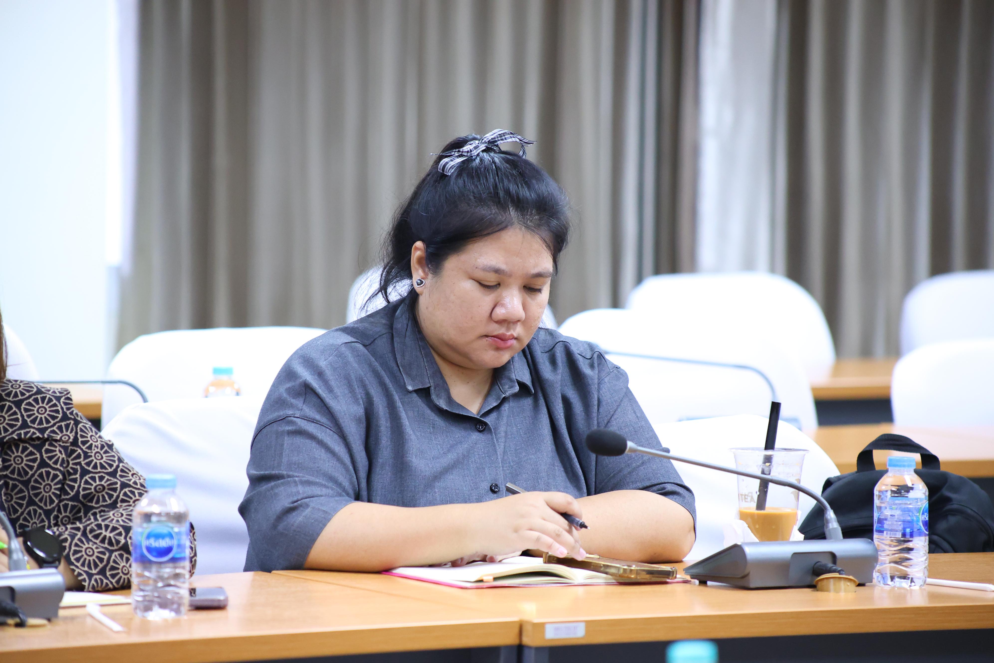 23. ประชุมเพื่อหารือ เรื่อง การจัดการเรียนการสอยเพื่อเตรียมความพร้อมสำหรับการสอบรับใบอนุญาตประกอบวิชาชีพครู