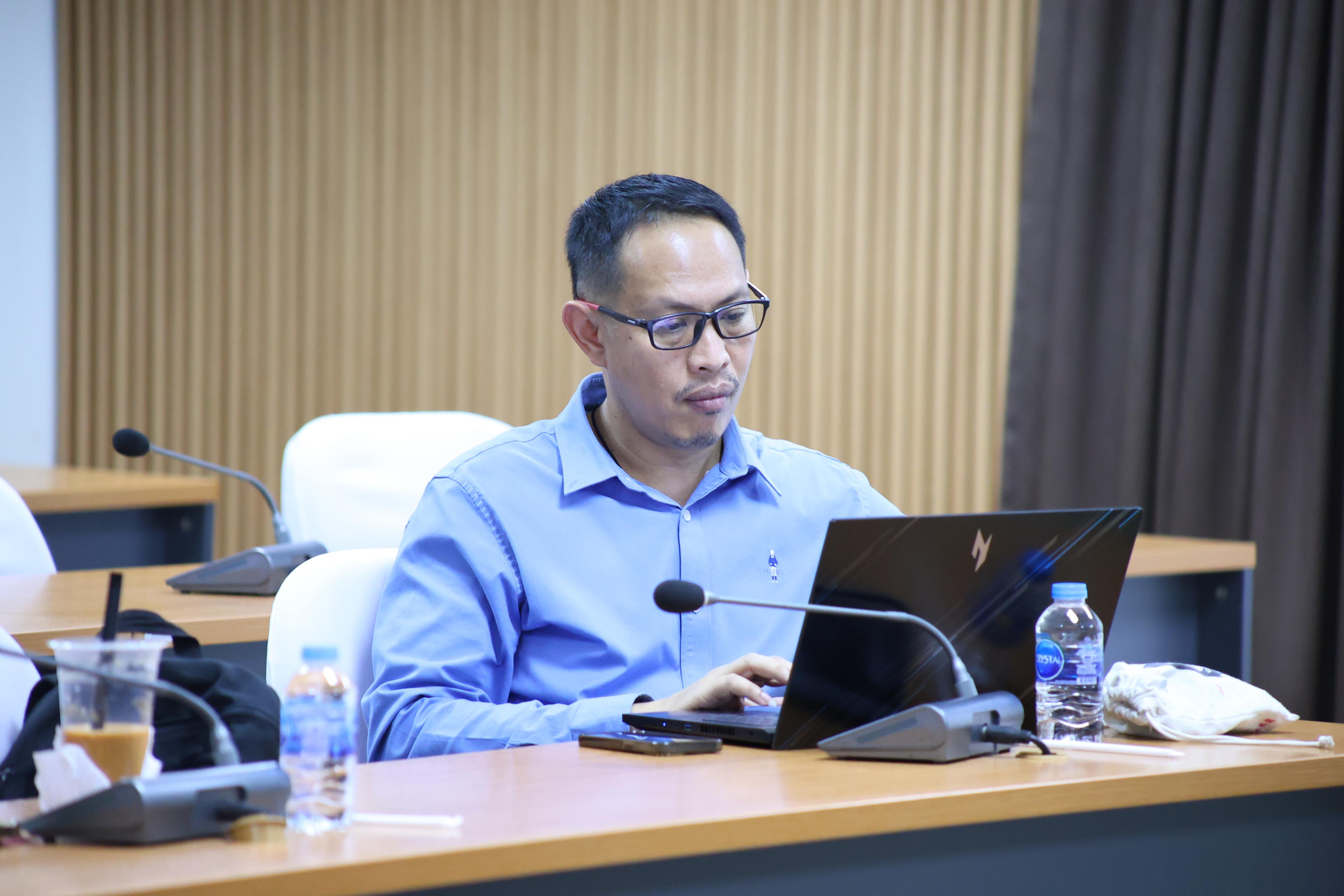 24. ประชุมเพื่อหารือ เรื่อง การจัดการเรียนการสอยเพื่อเตรียมความพร้อมสำหรับการสอบรับใบอนุญาตประกอบวิชาชีพครู