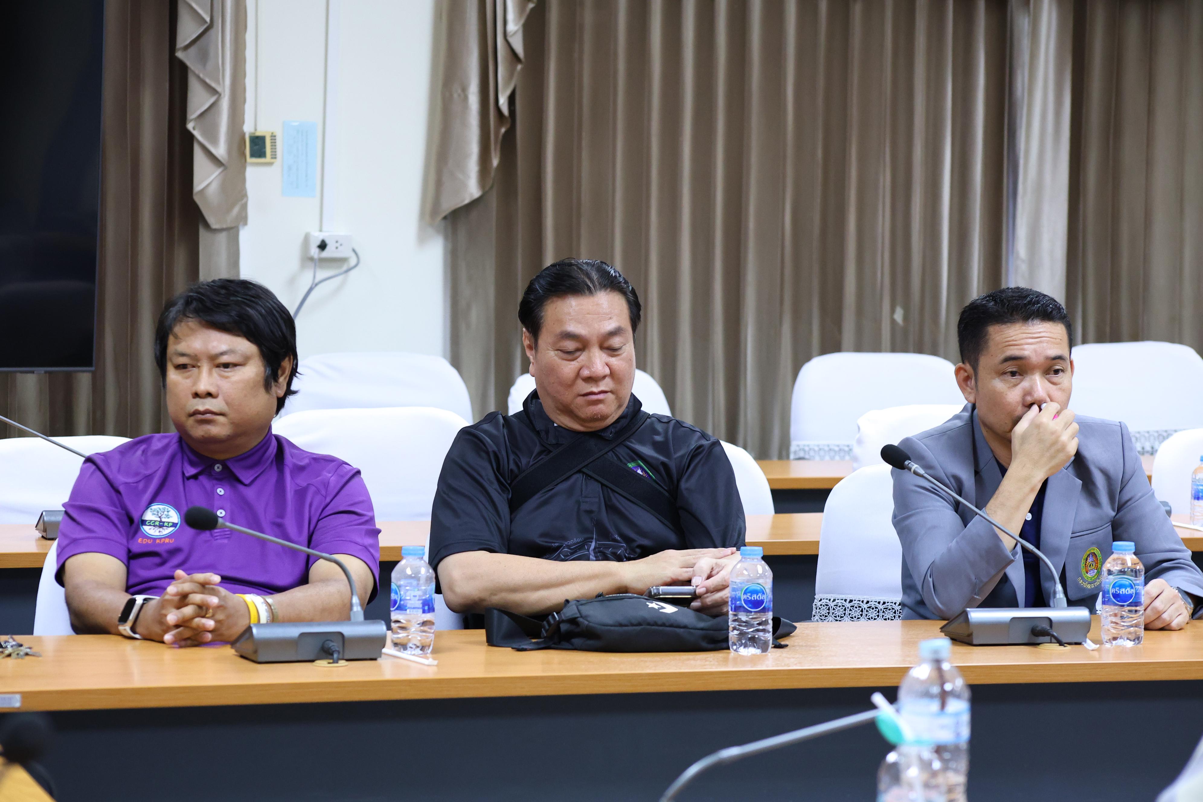 25. ประชุมเพื่อหารือ เรื่อง การจัดการเรียนการสอยเพื่อเตรียมความพร้อมสำหรับการสอบรับใบอนุญาตประกอบวิชาชีพครู