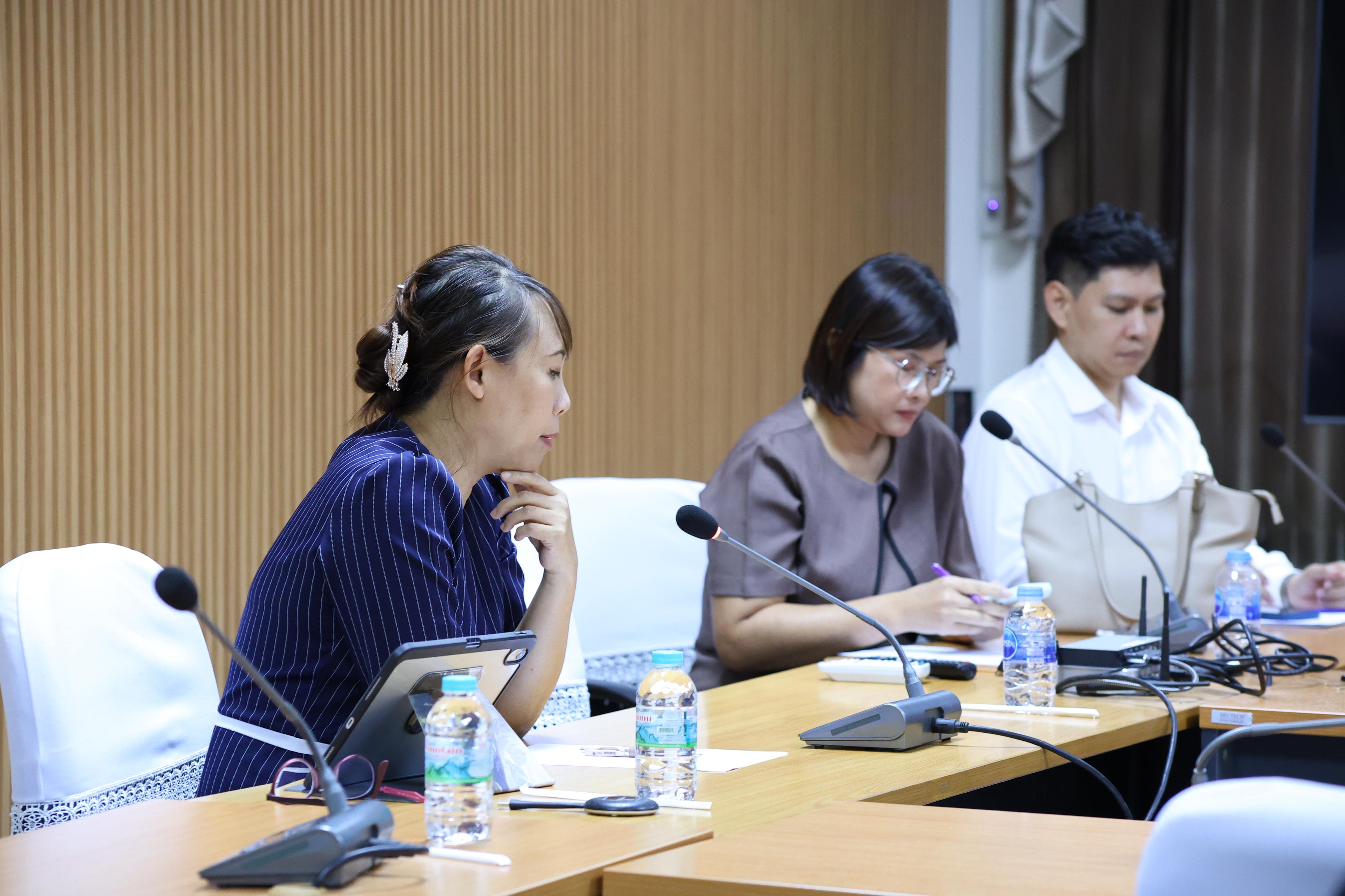26. ประชุมเพื่อหารือ เรื่อง การจัดการเรียนการสอยเพื่อเตรียมความพร้อมสำหรับการสอบรับใบอนุญาตประกอบวิชาชีพครู