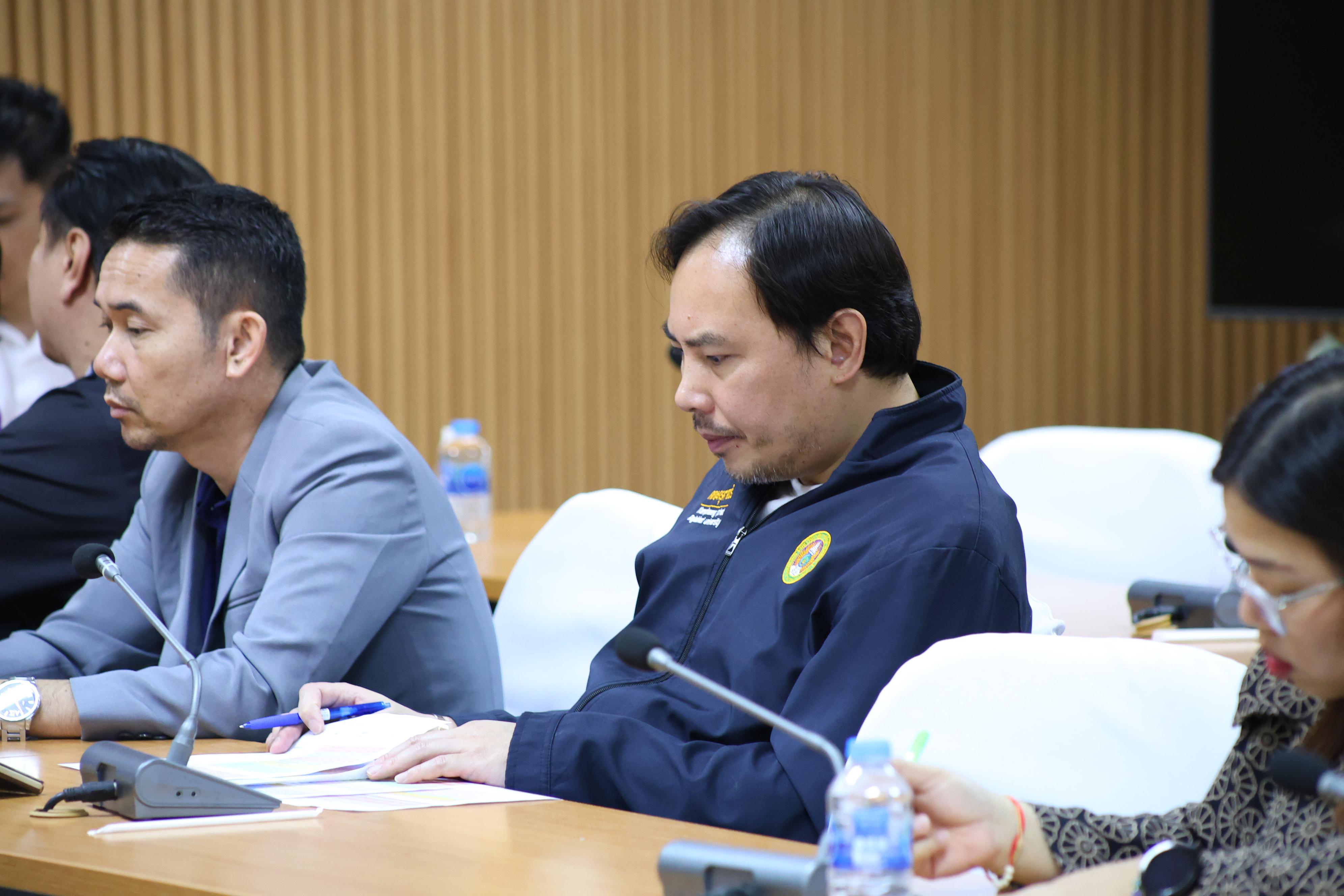 37. ประชุมเพื่อหารือ เรื่อง การจัดการเรียนการสอยเพื่อเตรียมความพร้อมสำหรับการสอบรับใบอนุญาตประกอบวิชาชีพครู