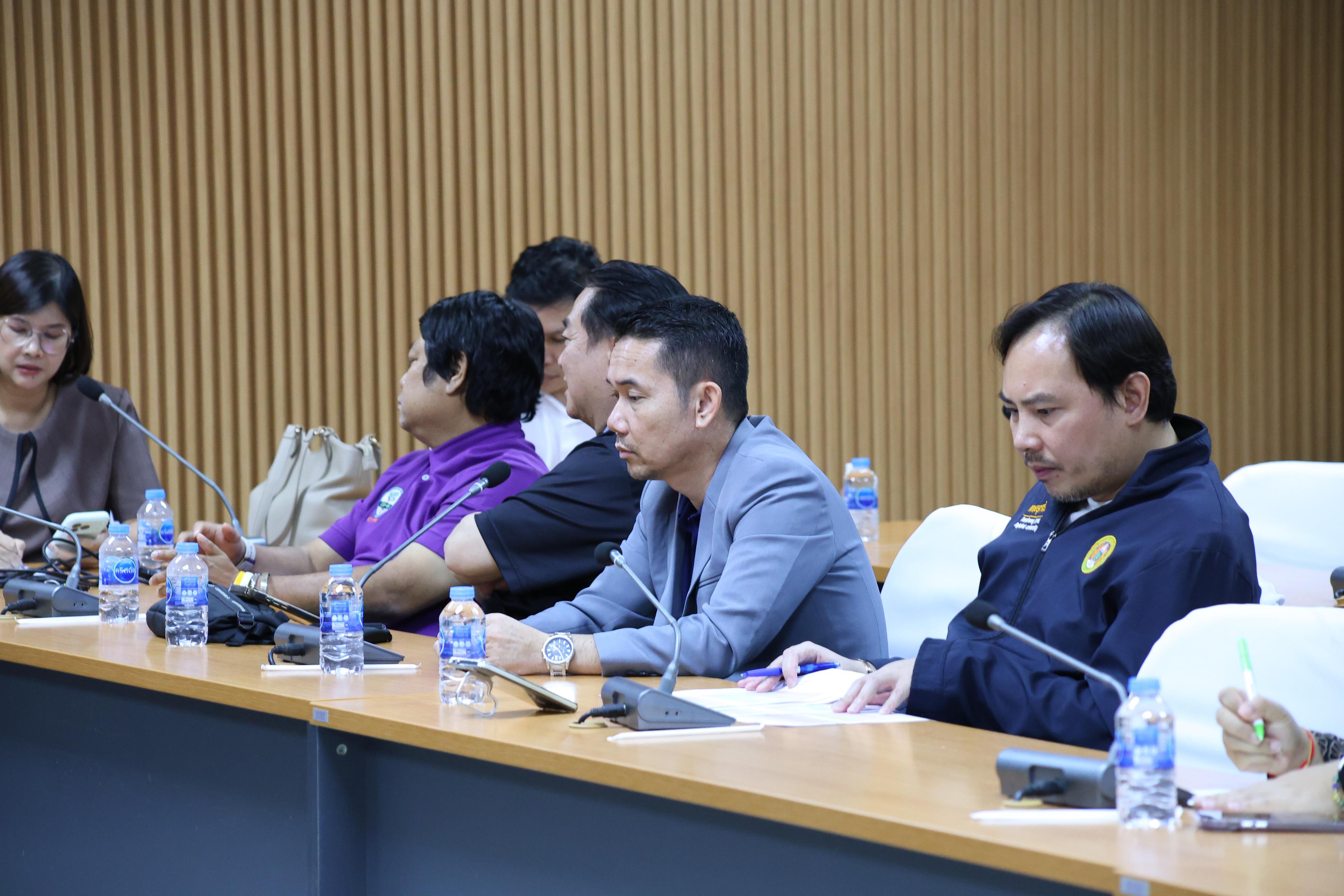 38. ประชุมเพื่อหารือ เรื่อง การจัดการเรียนการสอยเพื่อเตรียมความพร้อมสำหรับการสอบรับใบอนุญาตประกอบวิชาชีพครู