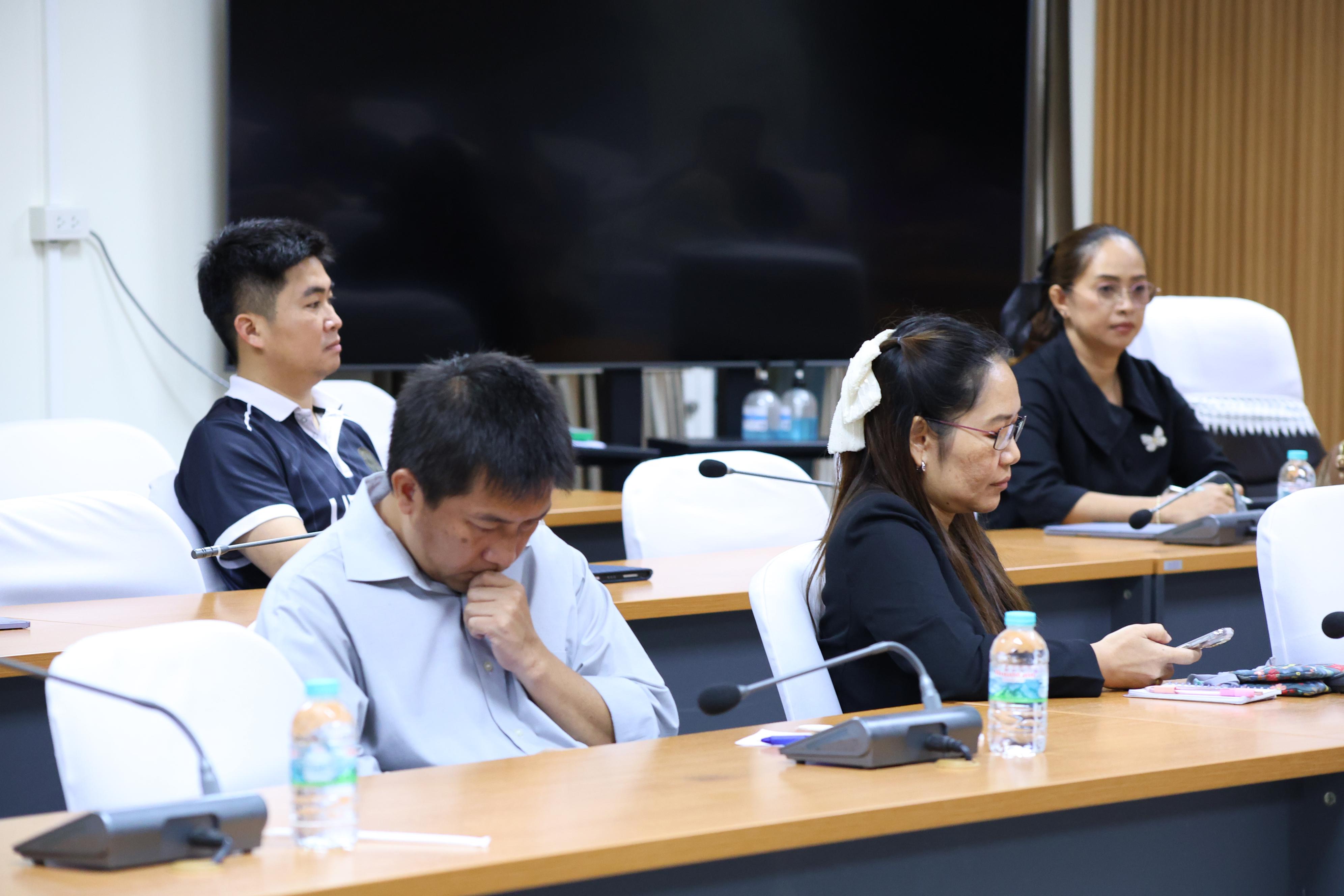 39. ประชุมเพื่อหารือ เรื่อง การจัดการเรียนการสอยเพื่อเตรียมความพร้อมสำหรับการสอบรับใบอนุญาตประกอบวิชาชีพครู