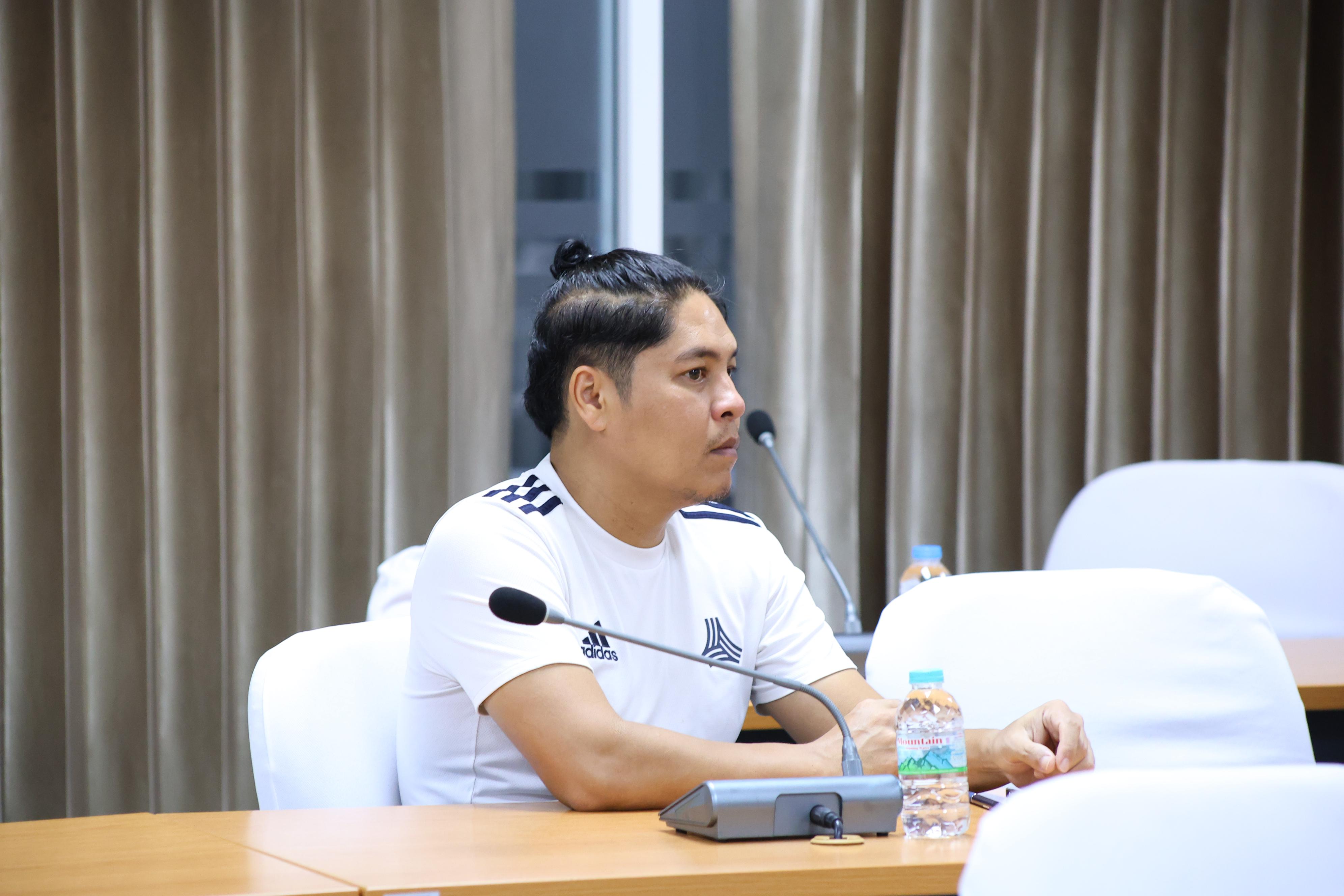 40. ประชุมเพื่อหารือ เรื่อง การจัดการเรียนการสอยเพื่อเตรียมความพร้อมสำหรับการสอบรับใบอนุญาตประกอบวิชาชีพครู