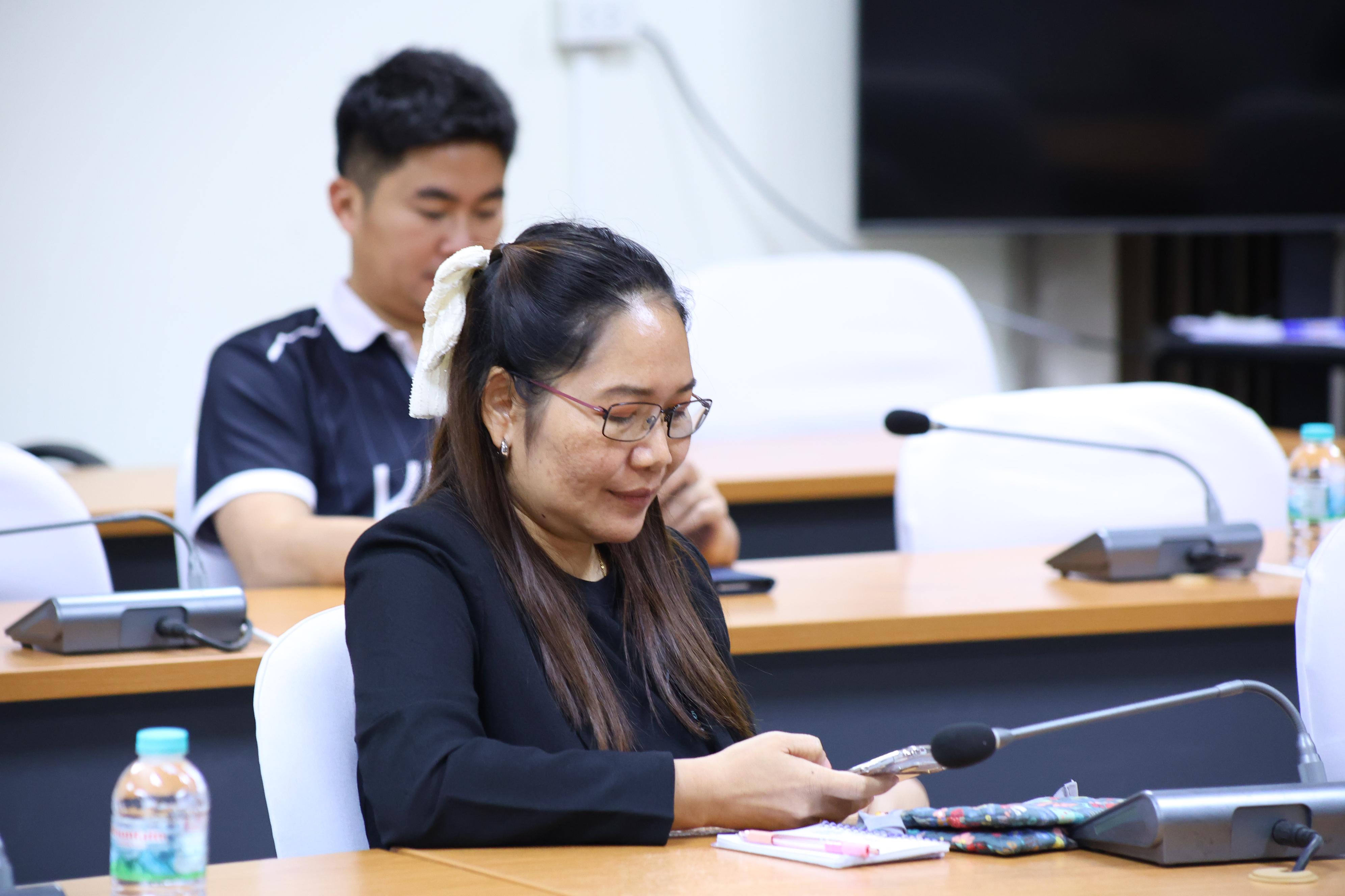 41. ประชุมเพื่อหารือ เรื่อง การจัดการเรียนการสอยเพื่อเตรียมความพร้อมสำหรับการสอบรับใบอนุญาตประกอบวิชาชีพครู