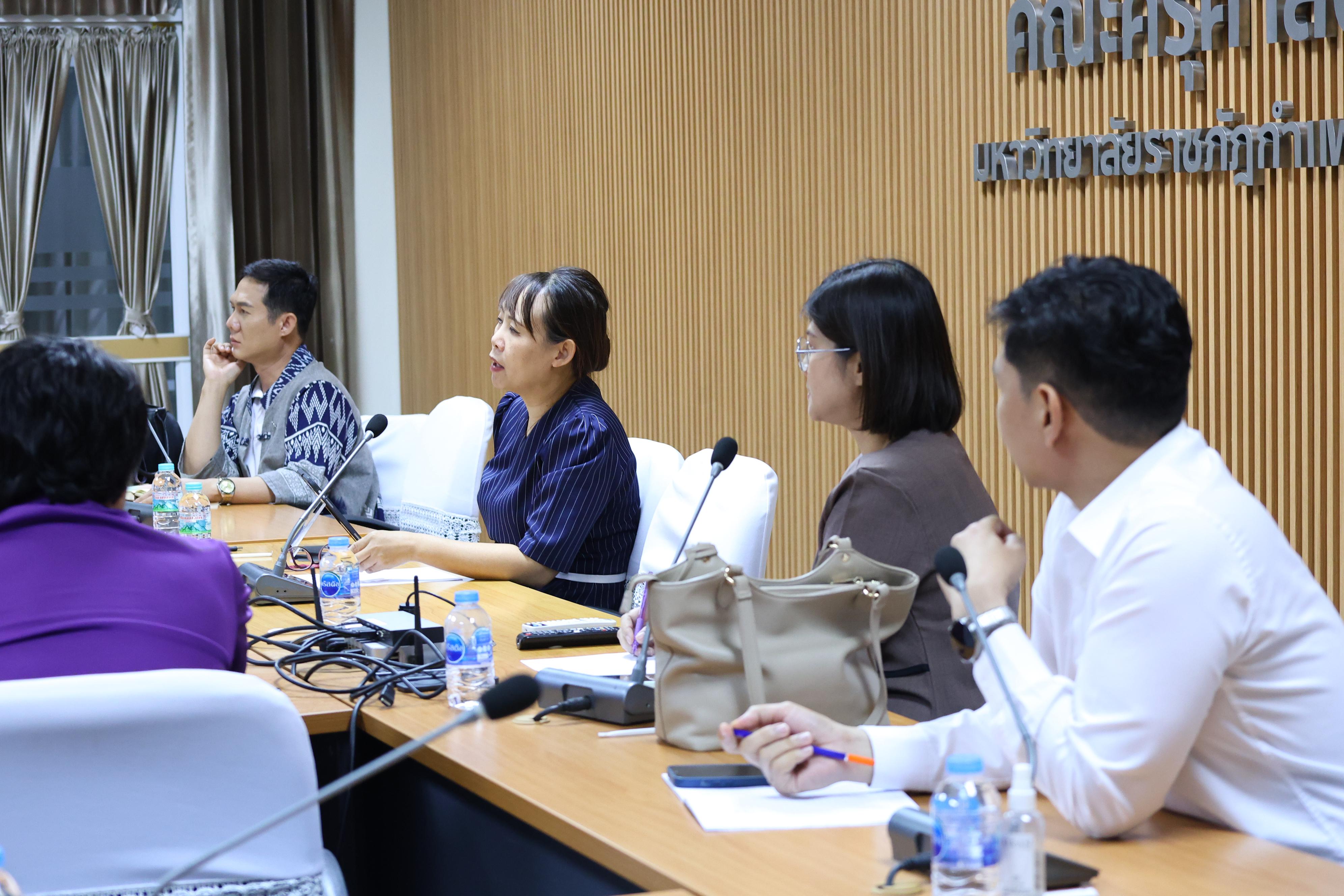 ประชุมเพื่อหารือ เรื่อง การจัดการเรียนการสอยเพื่อเตรียมความพร้อมสำหรับการสอบรับใบอนุญาตประกอบวิชาชีพครู
