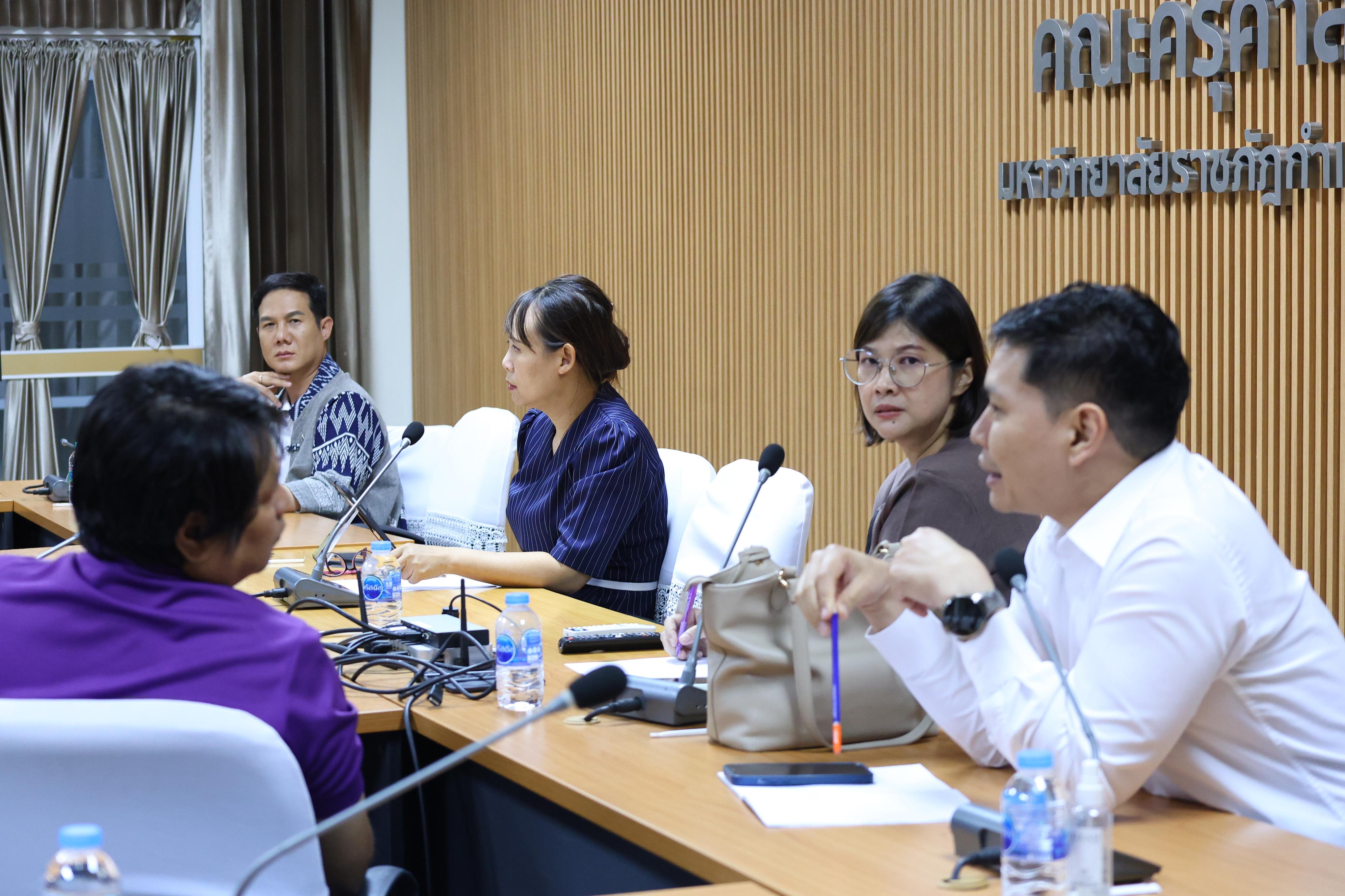 47. ประชุมเพื่อหารือ เรื่อง การจัดการเรียนการสอยเพื่อเตรียมความพร้อมสำหรับการสอบรับใบอนุญาตประกอบวิชาชีพครู