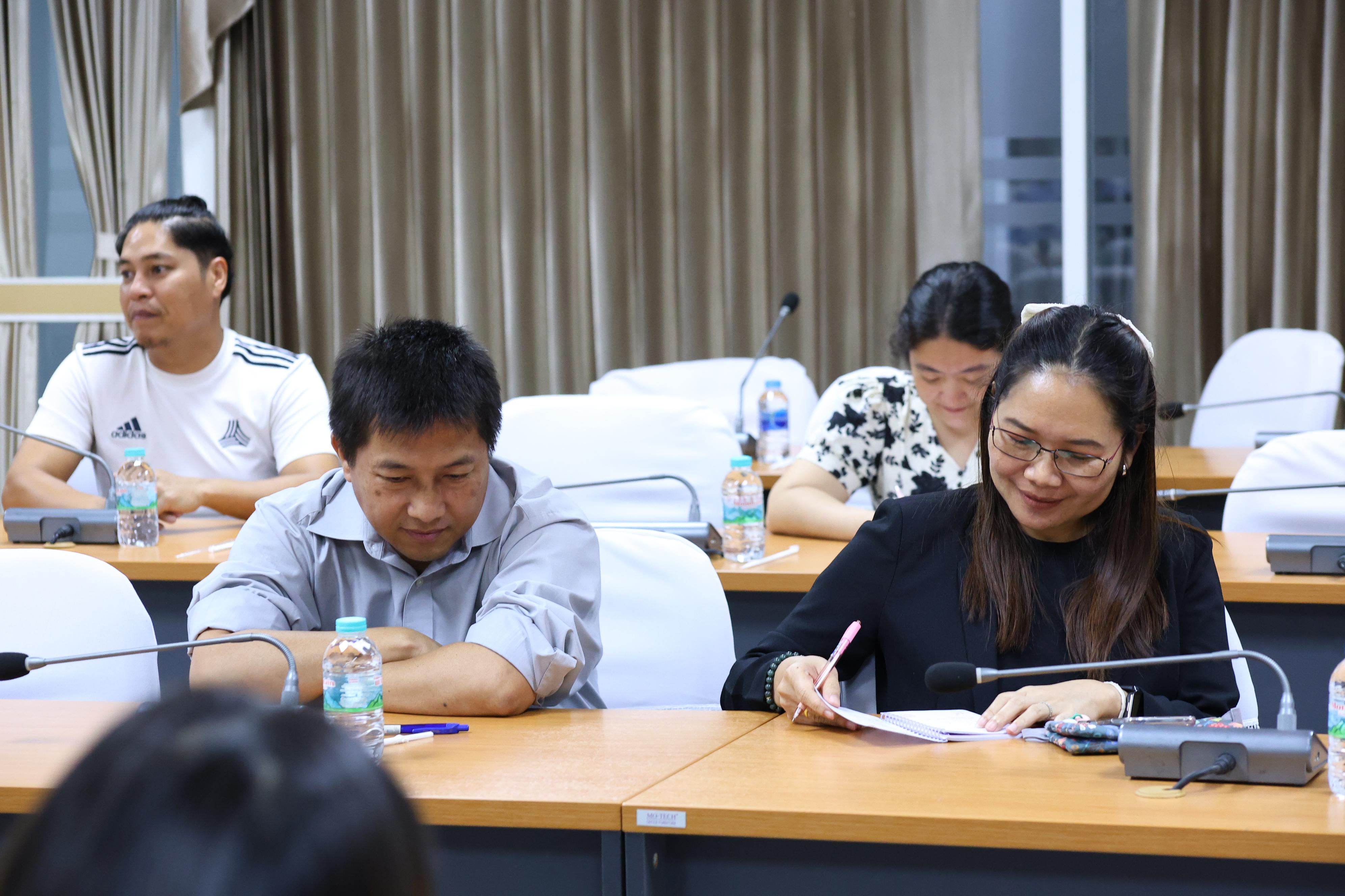 59. ประชุมเพื่อหารือ เรื่อง การจัดการเรียนการสอยเพื่อเตรียมความพร้อมสำหรับการสอบรับใบอนุญาตประกอบวิชาชีพครู