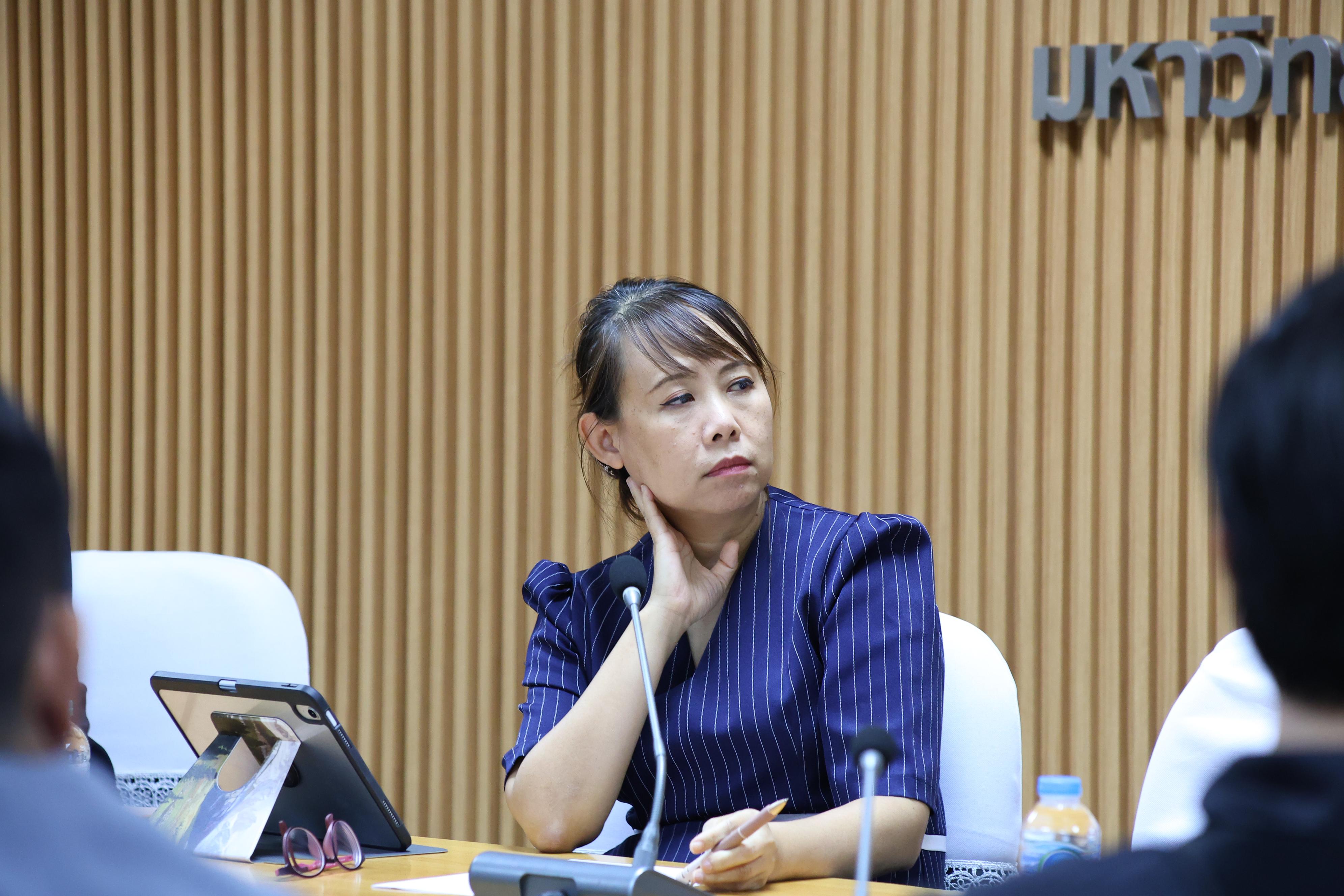 60. ประชุมเพื่อหารือ เรื่อง การจัดการเรียนการสอยเพื่อเตรียมความพร้อมสำหรับการสอบรับใบอนุญาตประกอบวิชาชีพครู
