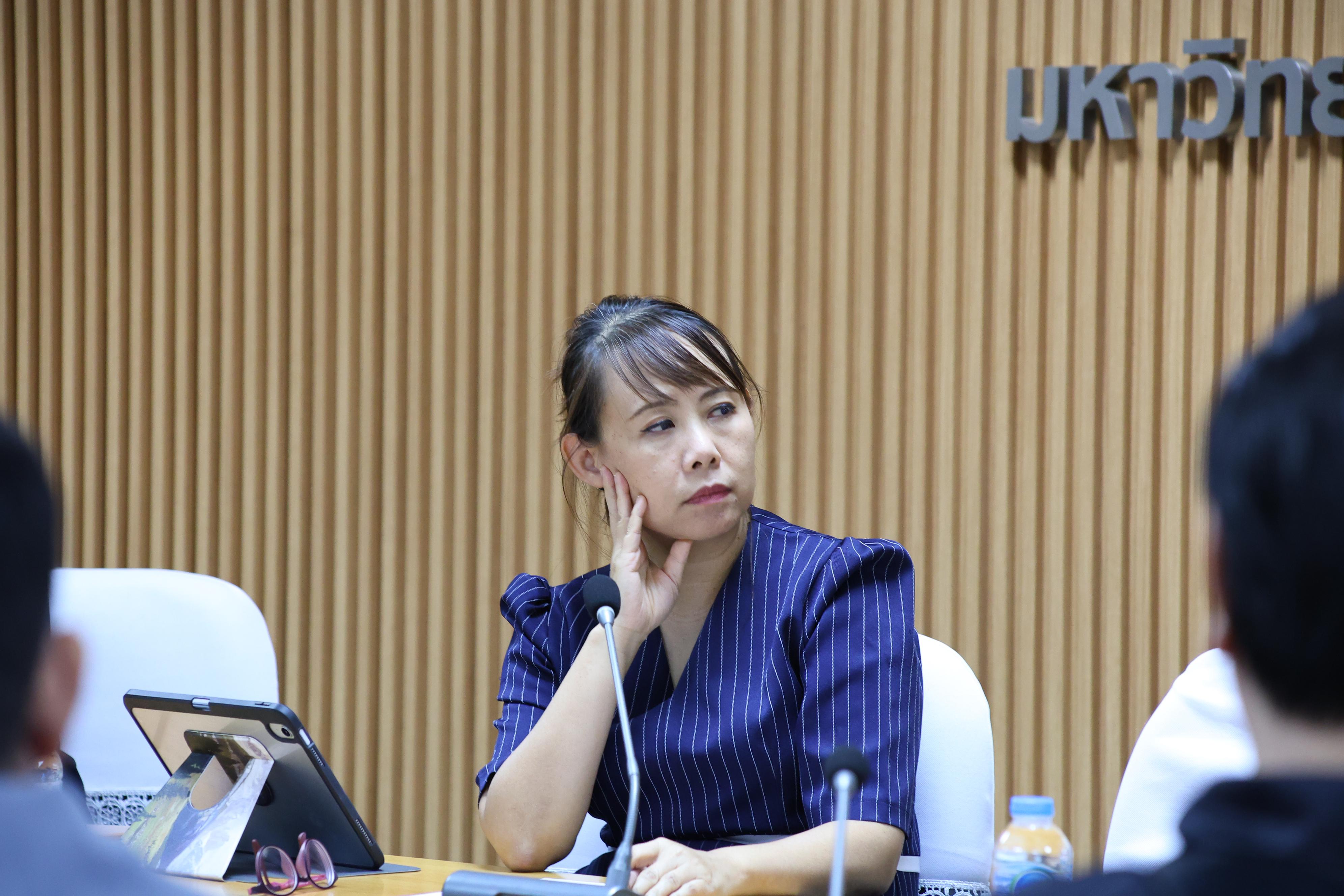 61. ประชุมเพื่อหารือ เรื่อง การจัดการเรียนการสอยเพื่อเตรียมความพร้อมสำหรับการสอบรับใบอนุญาตประกอบวิชาชีพครู