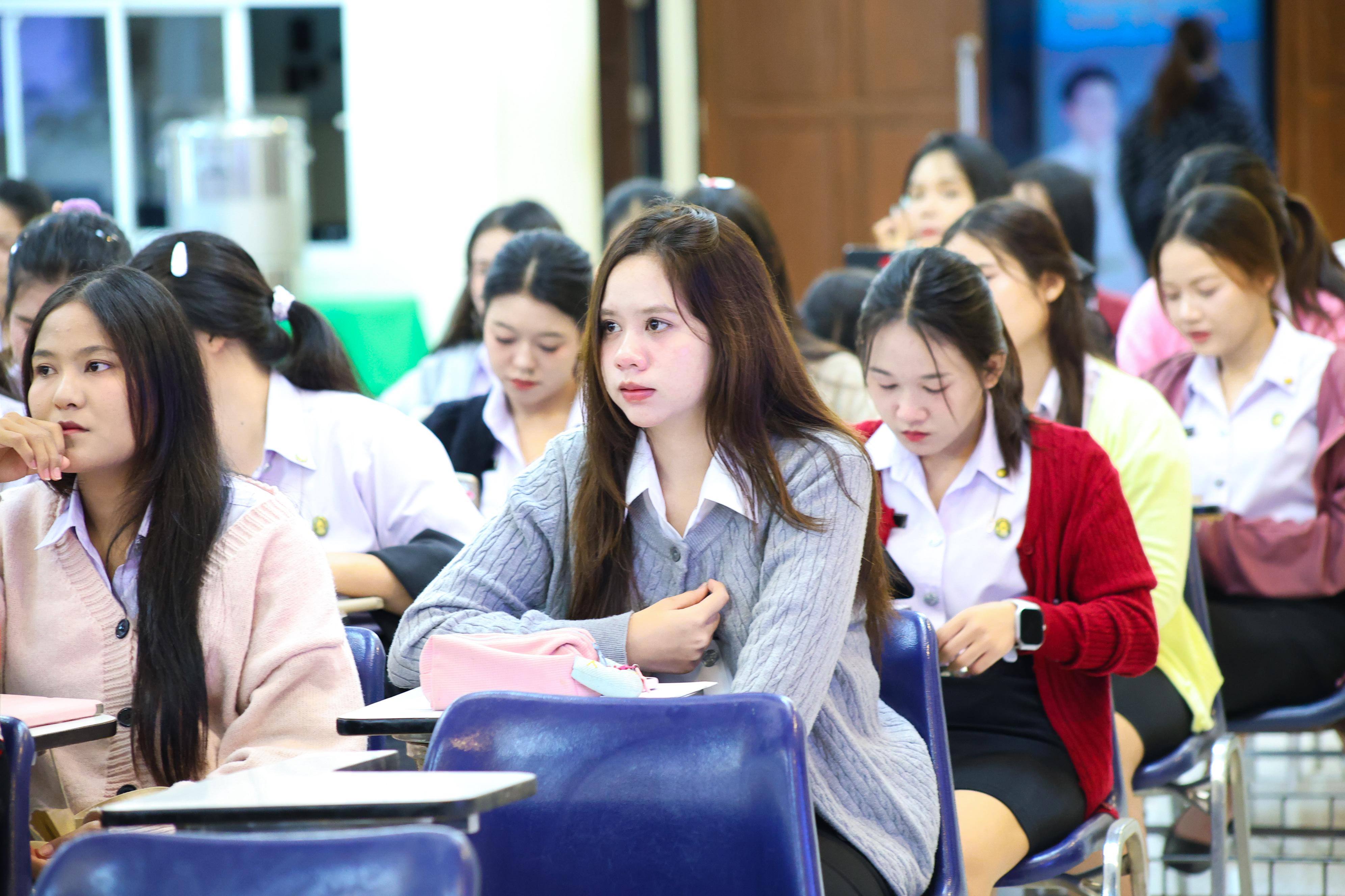 11. วันที่ 21 กันยายน 2569 คณะครุศาสตร์ มหาวิทยาลัยราชภัฏกำแพงเพชร ได้จัดการอาบรมติวสอบใบอนุญาติประกอบวิชาชีพให้กับนักศึกษาชั้นปี 3