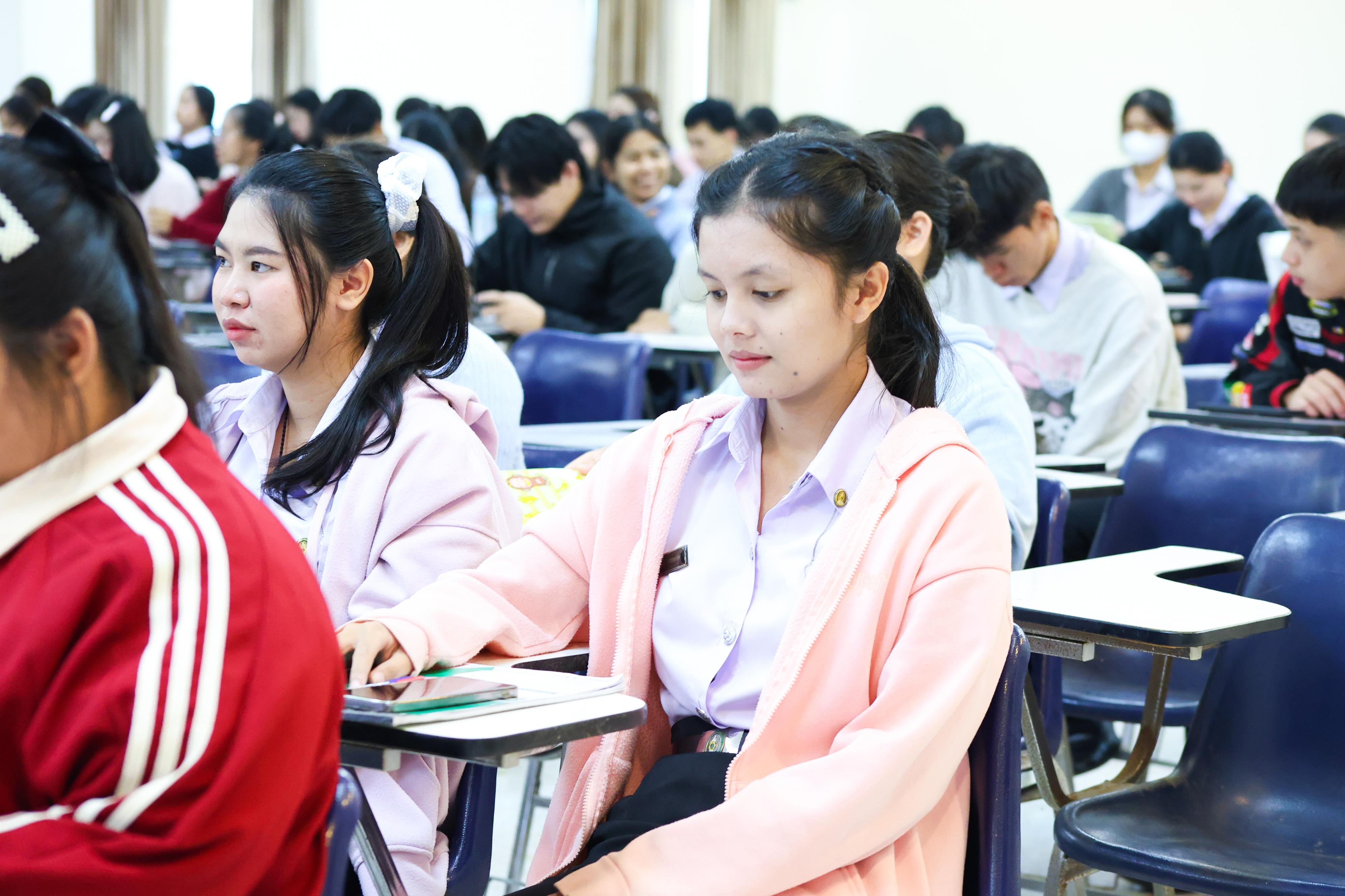 13. วันที่ 21 กันยายน 2569 คณะครุศาสตร์ มหาวิทยาลัยราชภัฏกำแพงเพชร ได้จัดการอาบรมติวสอบใบอนุญาติประกอบวิชาชีพให้กับนักศึกษาชั้นปี 3