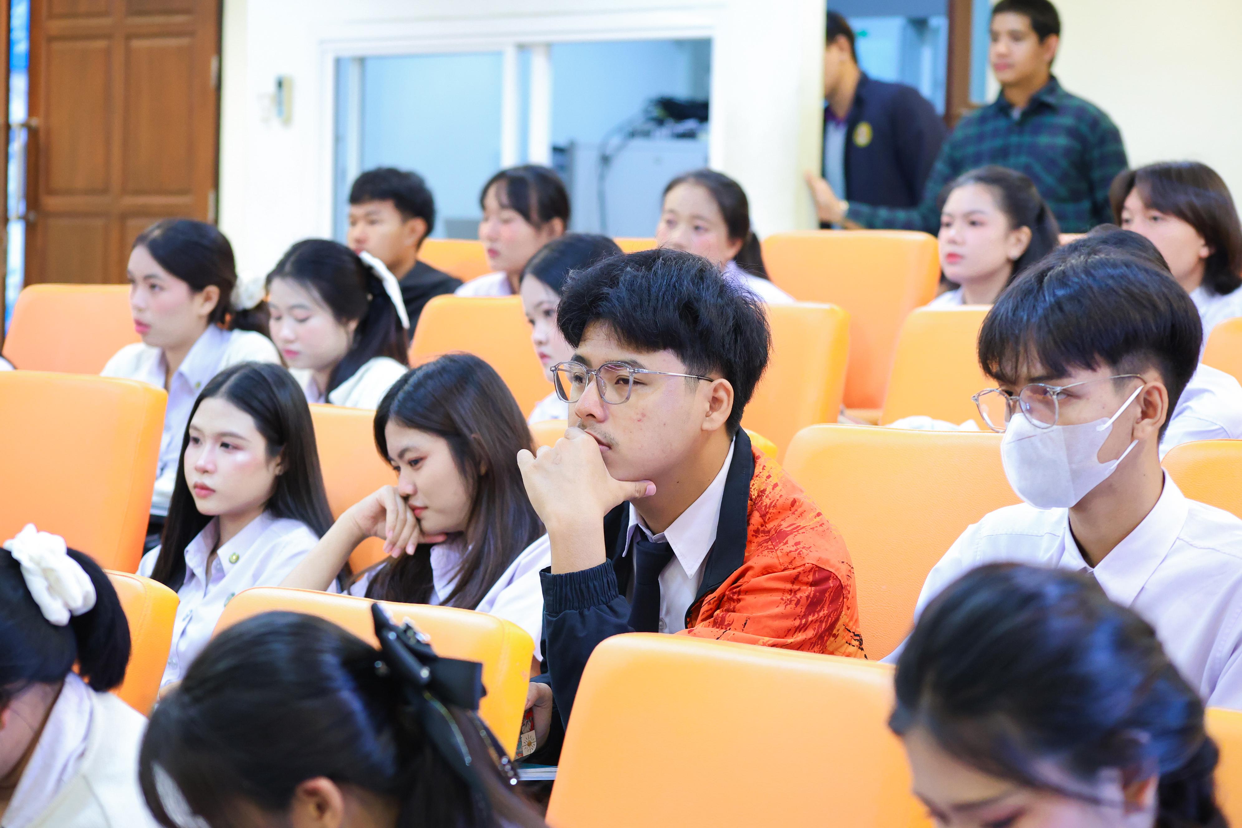 39. วันที่ 21 กันยายน 2569 คณะครุศาสตร์ มหาวิทยาลัยราชภัฏกำแพงเพชร ได้จัดการอาบรมติวสอบใบอนุญาติประกอบวิชาชีพให้กับนักศึกษาชั้นปี 3