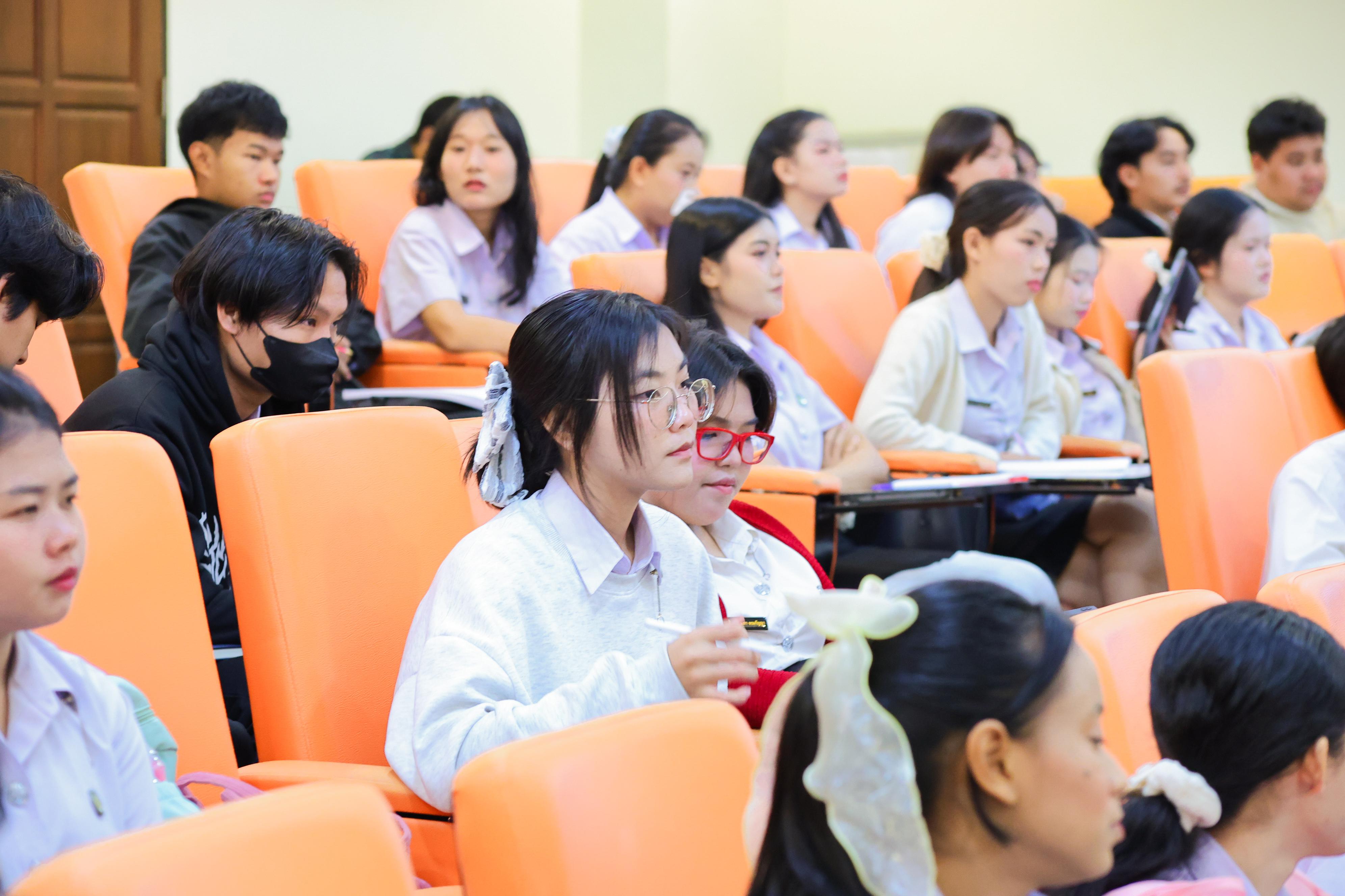 48. วันที่ 21 กันยายน 2569 คณะครุศาสตร์ มหาวิทยาลัยราชภัฏกำแพงเพชร ได้จัดการอาบรมติวสอบใบอนุญาติประกอบวิชาชีพให้กับนักศึกษาชั้นปี 3