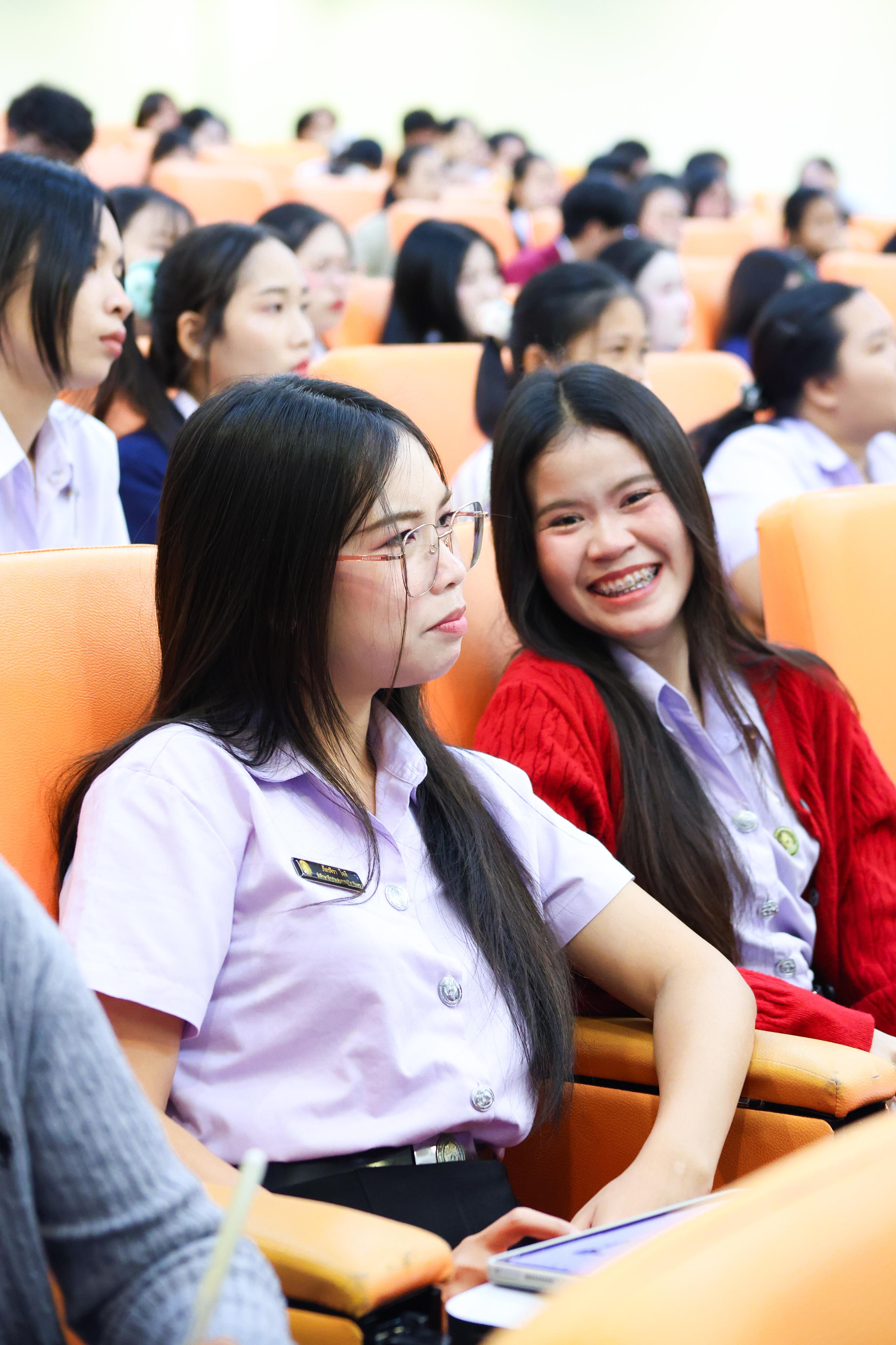53. วันที่ 21 กันยายน 2569 คณะครุศาสตร์ มหาวิทยาลัยราชภัฏกำแพงเพชร ได้จัดการอาบรมติวสอบใบอนุญาติประกอบวิชาชีพให้กับนักศึกษาชั้นปี 3