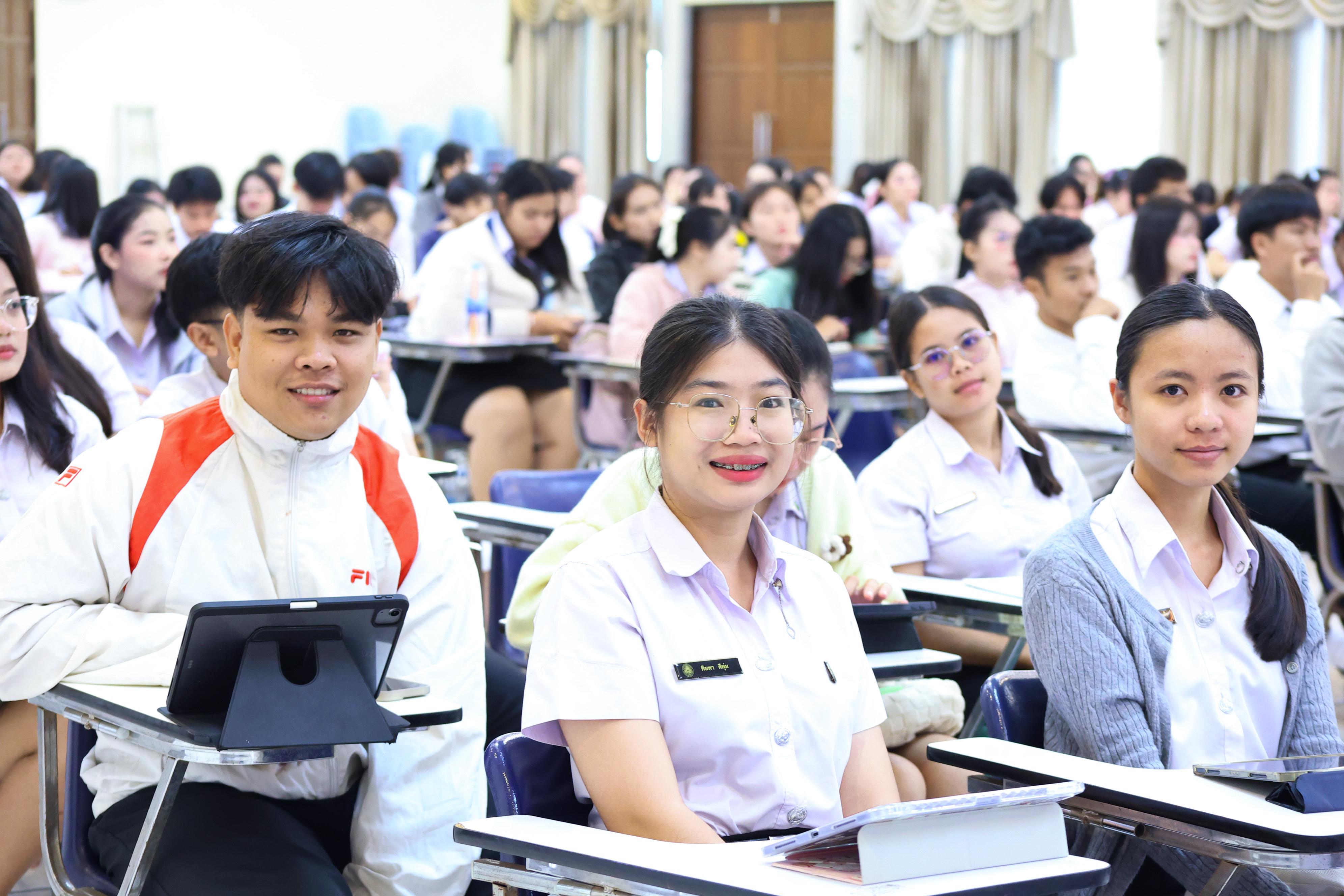 61. วันที่ 21 กันยายน 2569 คณะครุศาสตร์ มหาวิทยาลัยราชภัฏกำแพงเพชร ได้จัดการอาบรมติวสอบใบอนุญาติประกอบวิชาชีพให้กับนักศึกษาชั้นปี 3