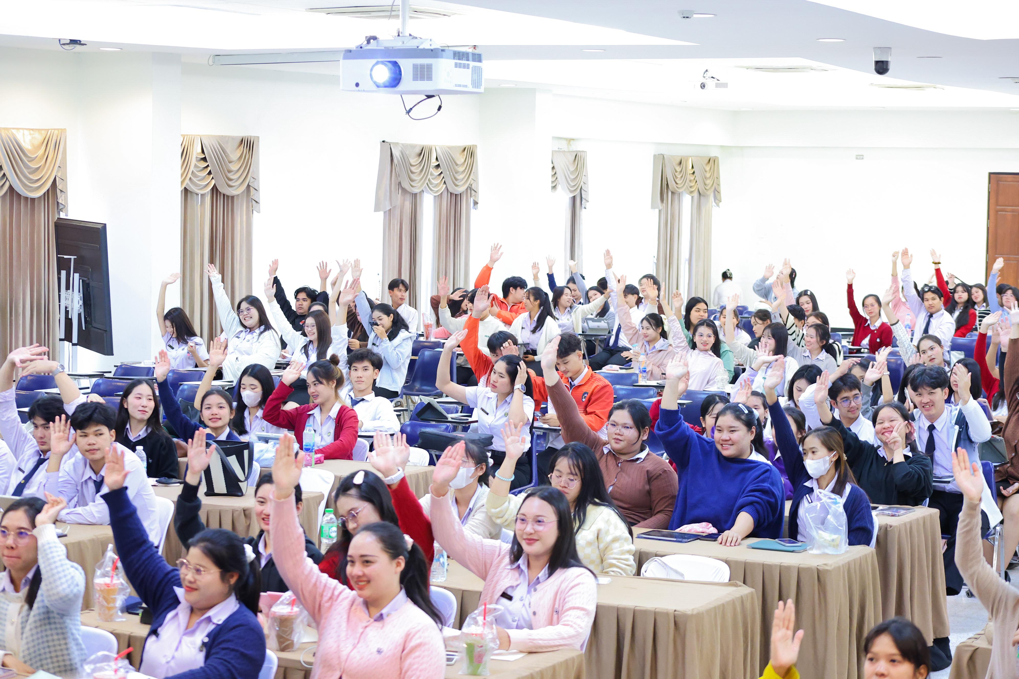75. วันที่ 21 กันยายน 2569 คณะครุศาสตร์ มหาวิทยาลัยราชภัฏกำแพงเพชร ได้จัดการอาบรมติวสอบใบอนุญาติประกอบวิชาชีพให้กับนักศึกษาชั้นปี 3