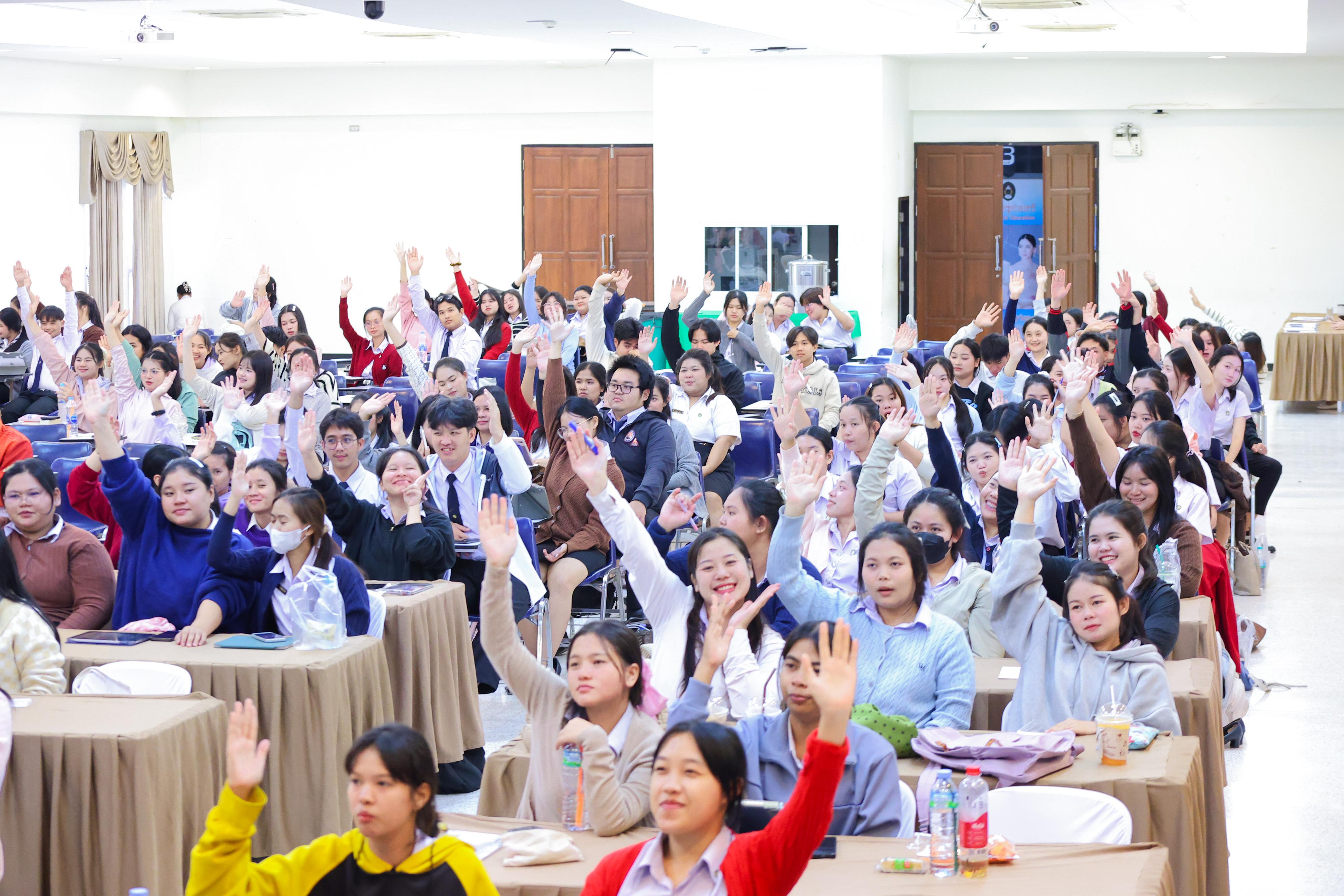 76. วันที่ 21 กันยายน 2569 คณะครุศาสตร์ มหาวิทยาลัยราชภัฏกำแพงเพชร ได้จัดการอาบรมติวสอบใบอนุญาติประกอบวิชาชีพให้กับนักศึกษาชั้นปี 3