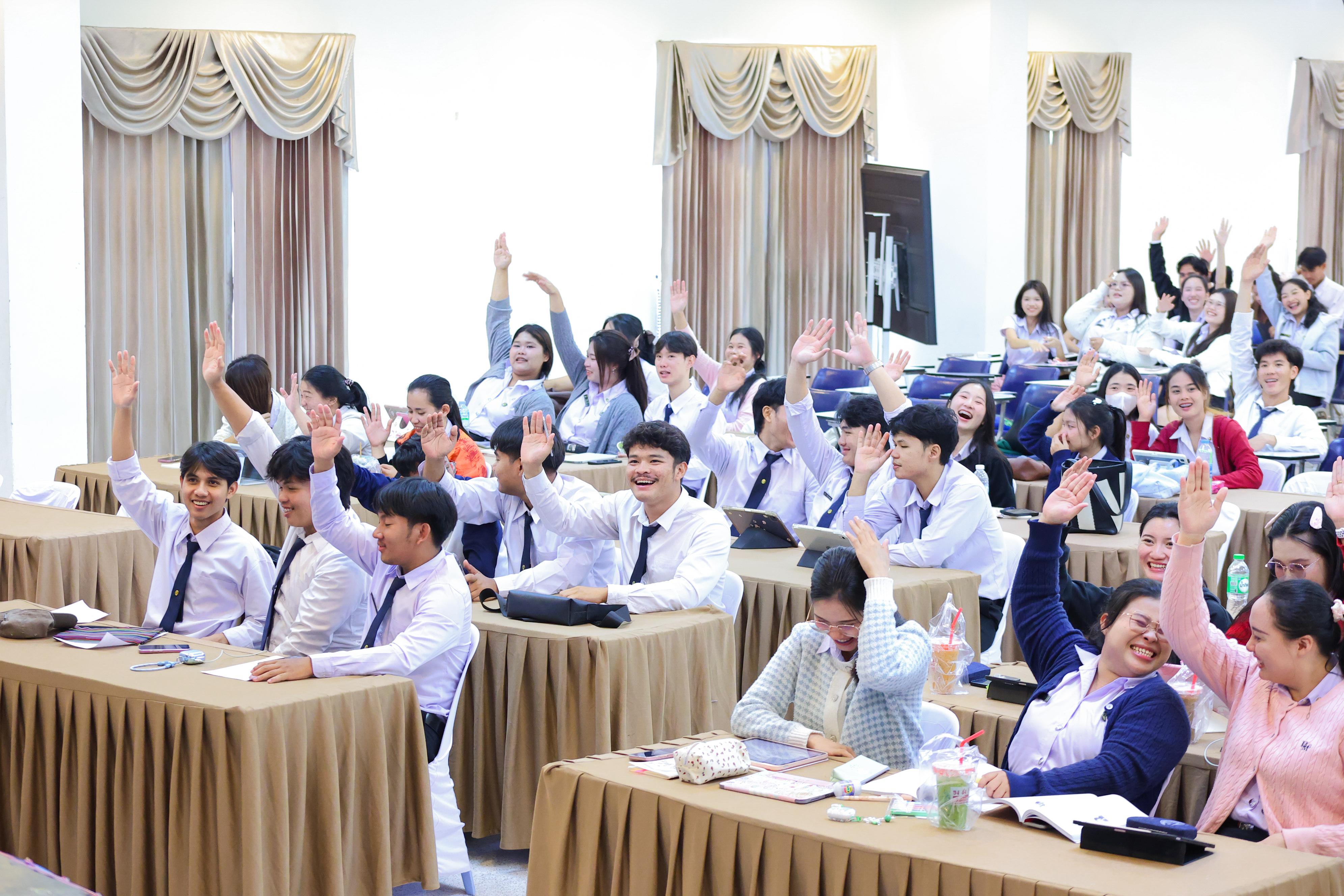 77. วันที่ 21 กันยายน 2569 คณะครุศาสตร์ มหาวิทยาลัยราชภัฏกำแพงเพชร ได้จัดการอาบรมติวสอบใบอนุญาติประกอบวิชาชีพให้กับนักศึกษาชั้นปี 3