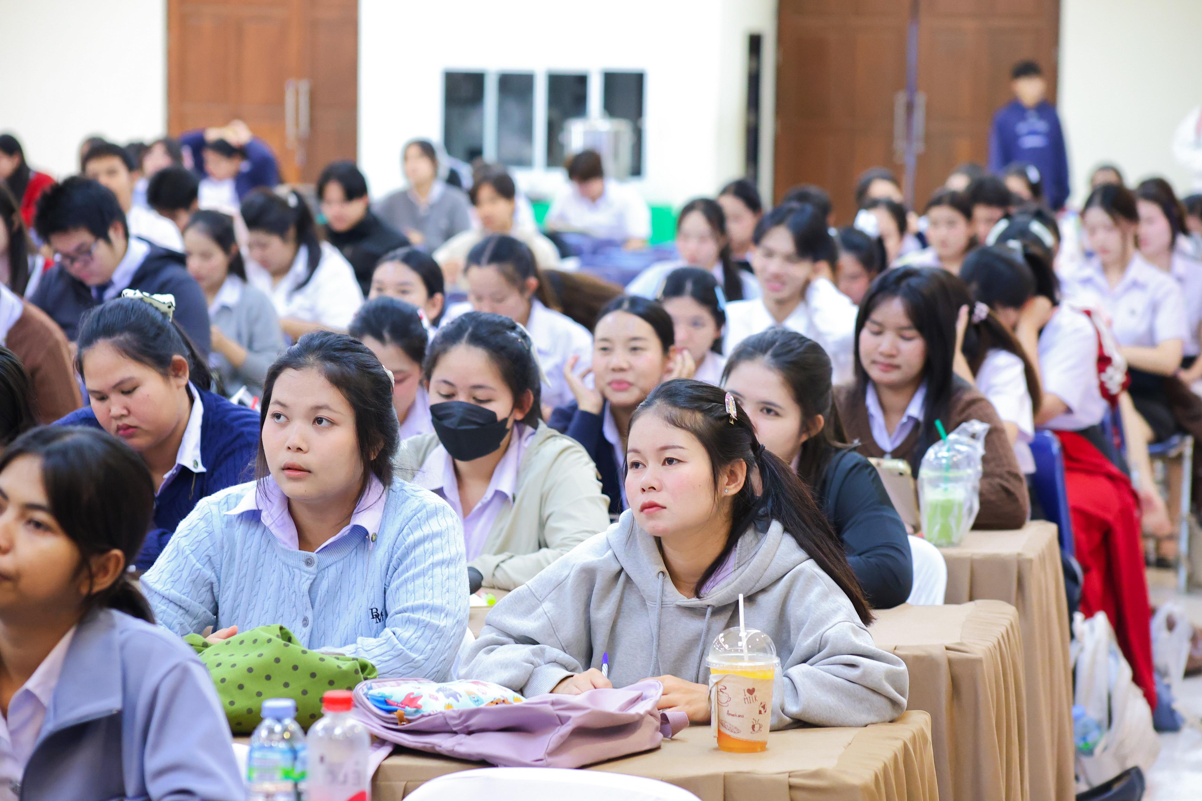 79. วันที่ 21 กันยายน 2569 คณะครุศาสตร์ มหาวิทยาลัยราชภัฏกำแพงเพชร ได้จัดการอาบรมติวสอบใบอนุญาติประกอบวิชาชีพให้กับนักศึกษาชั้นปี 3