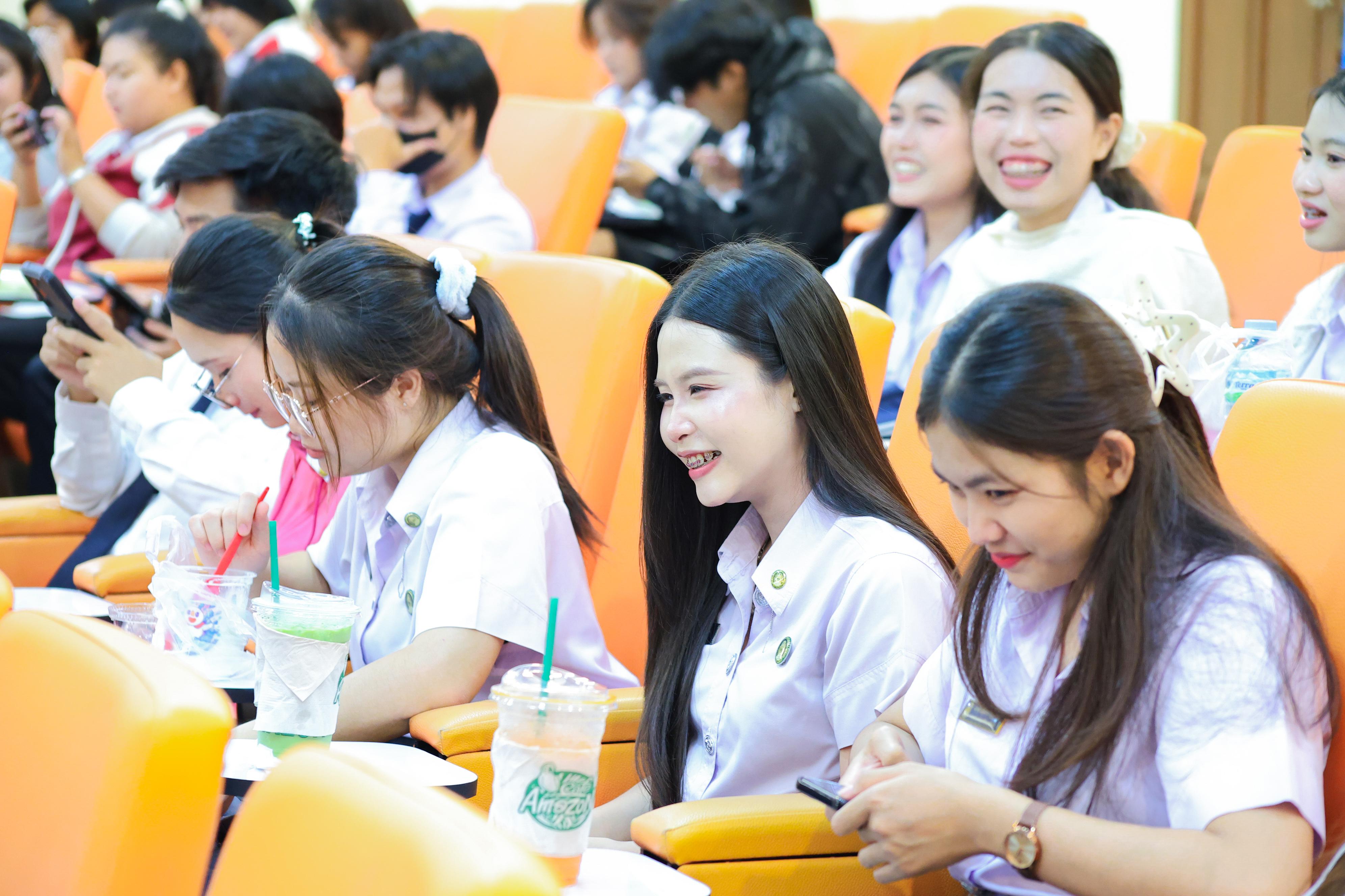 88. วันที่ 21 กันยายน 2569 คณะครุศาสตร์ มหาวิทยาลัยราชภัฏกำแพงเพชร ได้จัดการอาบรมติวสอบใบอนุญาติประกอบวิชาชีพให้กับนักศึกษาชั้นปี 3