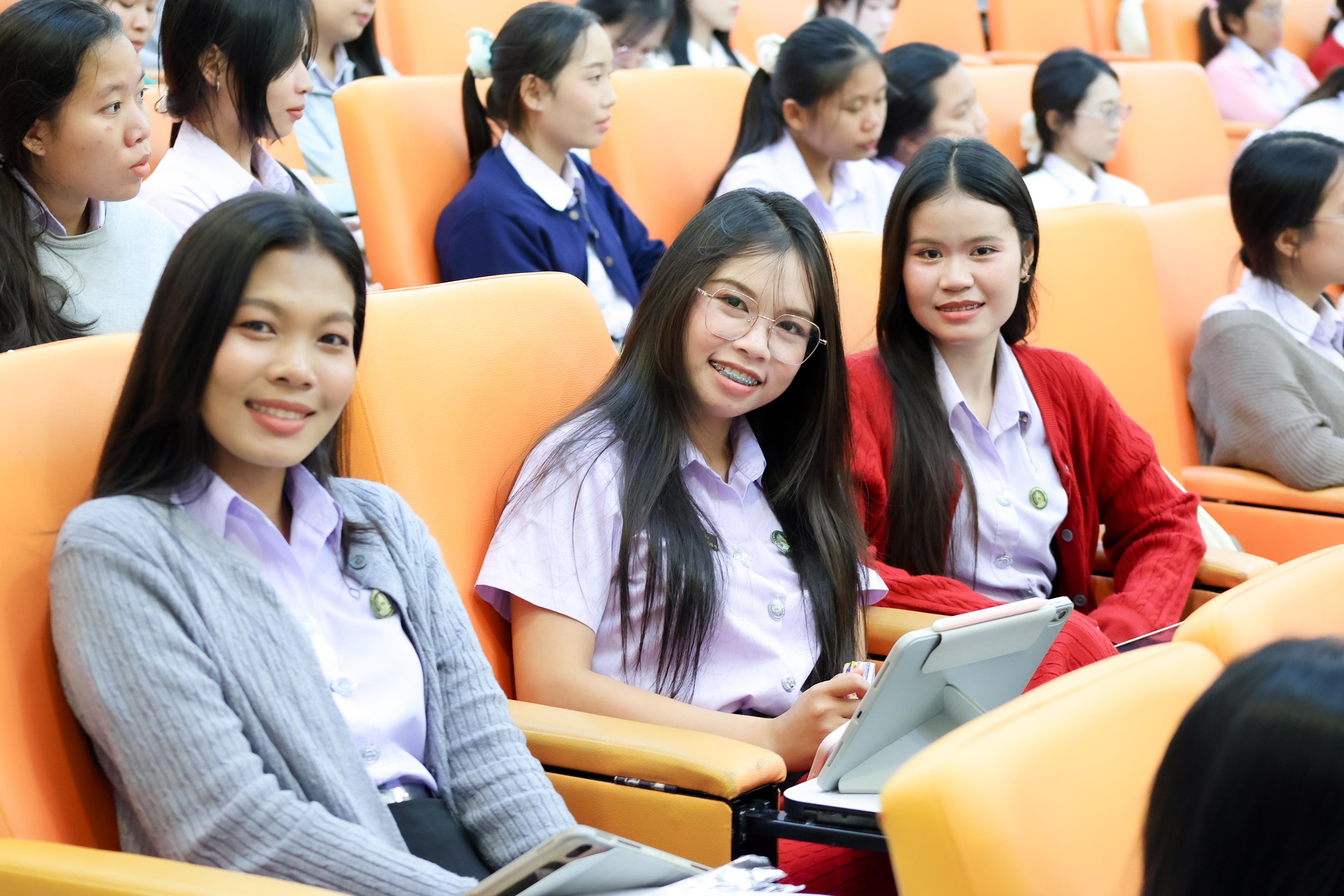 95. วันที่ 21 กันยายน 2569 คณะครุศาสตร์ มหาวิทยาลัยราชภัฏกำแพงเพชร ได้จัดการอาบรมติวสอบใบอนุญาติประกอบวิชาชีพให้กับนักศึกษาชั้นปี 3