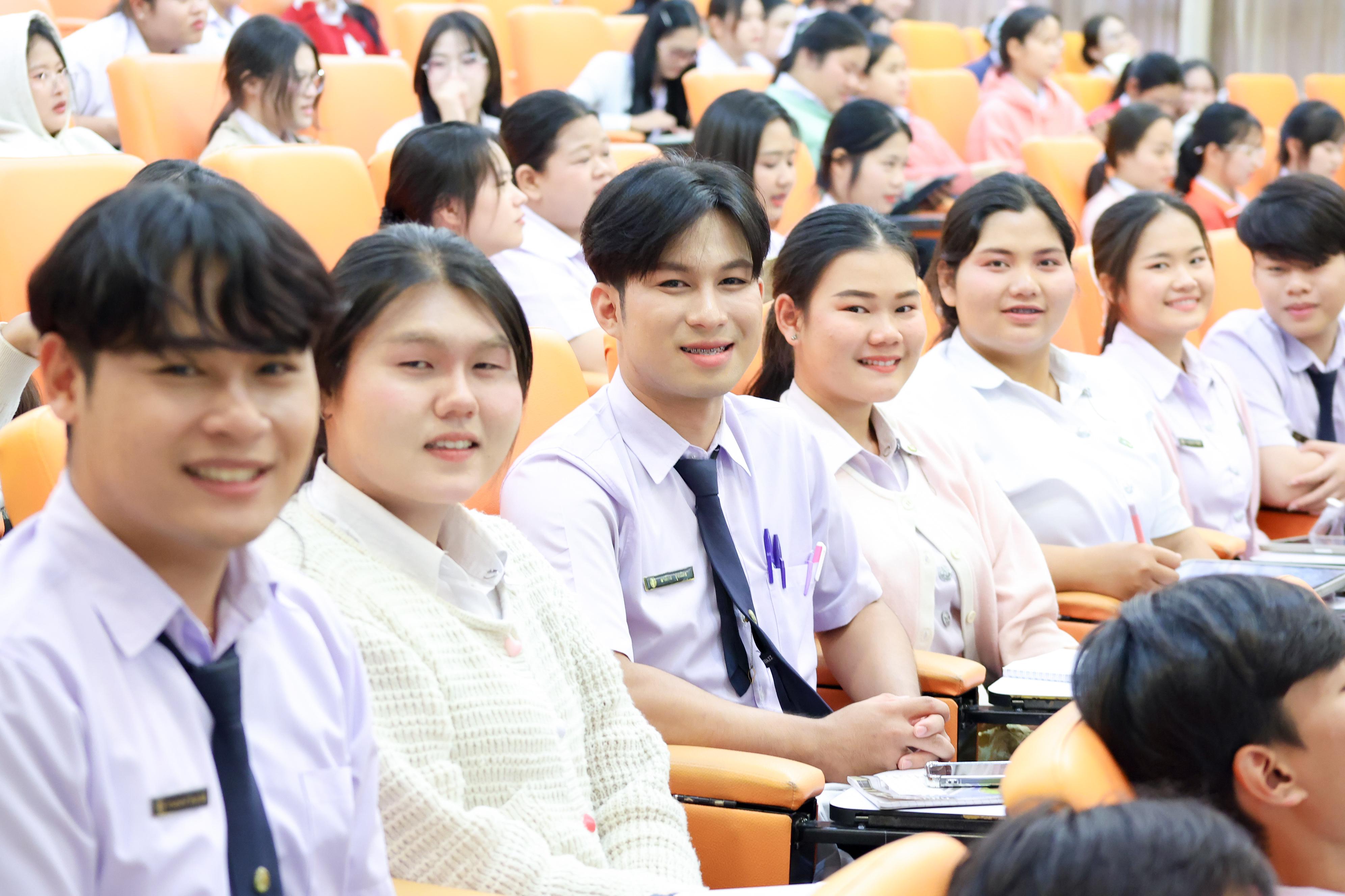 96. วันที่ 21 กันยายน 2569 คณะครุศาสตร์ มหาวิทยาลัยราชภัฏกำแพงเพชร ได้จัดการอาบรมติวสอบใบอนุญาติประกอบวิชาชีพให้กับนักศึกษาชั้นปี 3