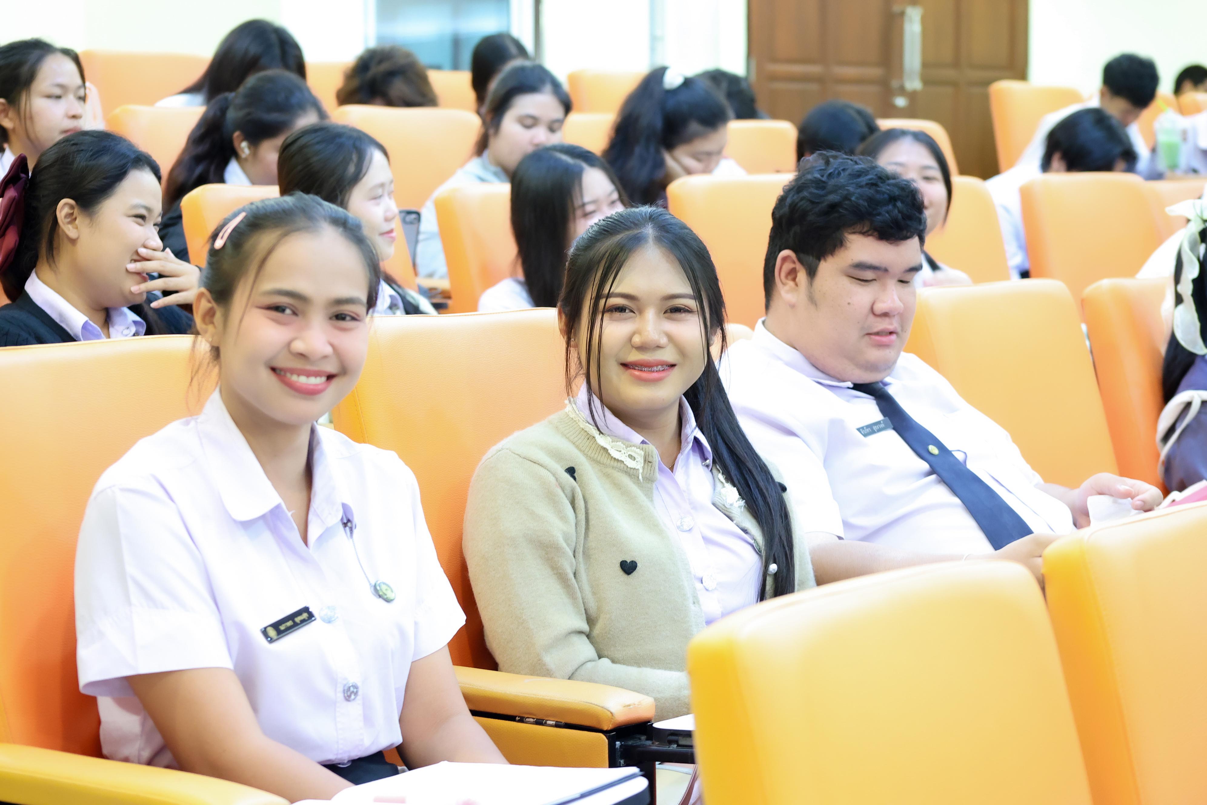 99. วันที่ 21 กันยายน 2569 คณะครุศาสตร์ มหาวิทยาลัยราชภัฏกำแพงเพชร ได้จัดการอาบรมติวสอบใบอนุญาติประกอบวิชาชีพให้กับนักศึกษาชั้นปี 3