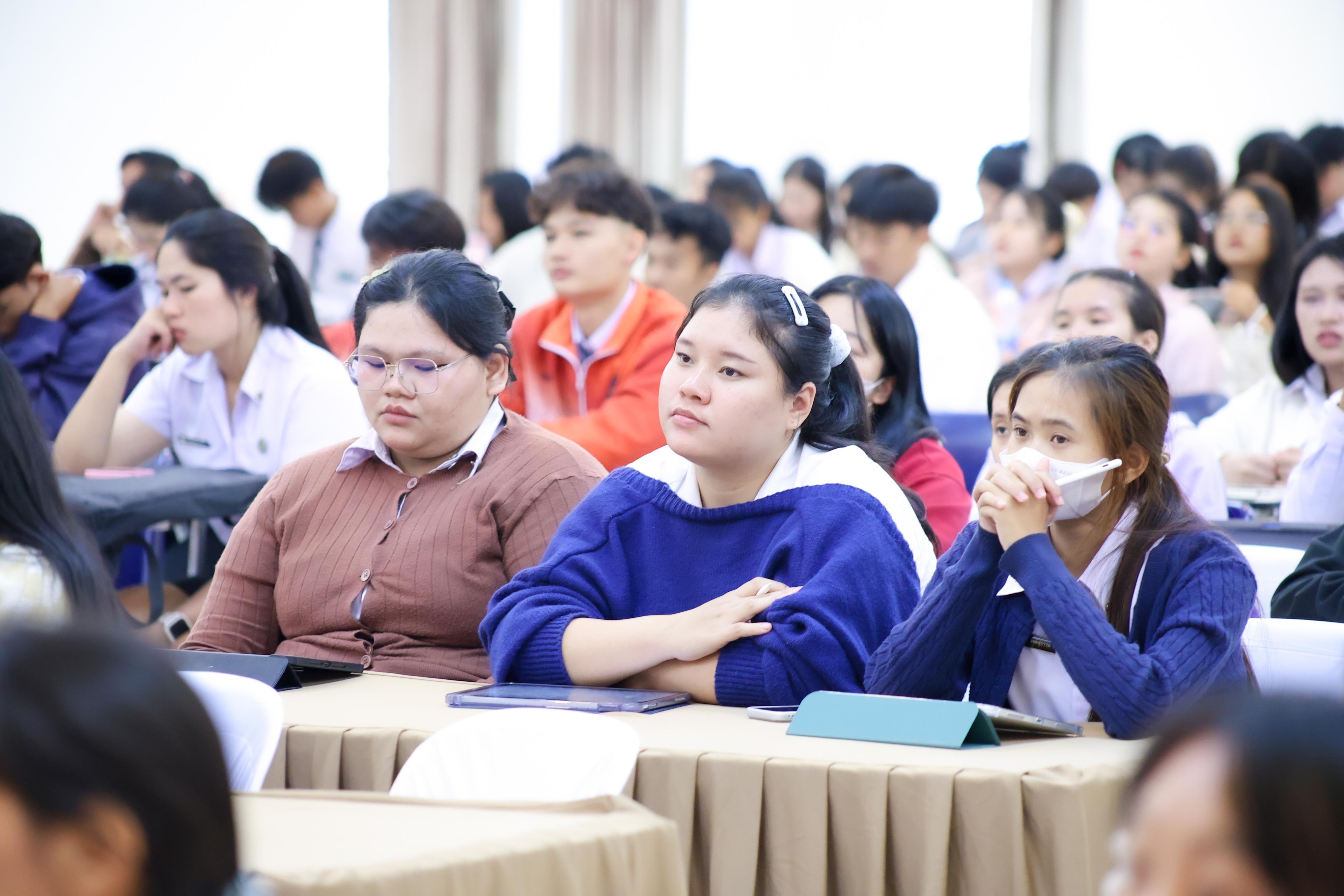 105. วันที่ 21 กันยายน 2569 คณะครุศาสตร์ มหาวิทยาลัยราชภัฏกำแพงเพชร ได้จัดการอาบรมติวสอบใบอนุญาติประกอบวิชาชีพให้กับนักศึกษาชั้นปี 3
