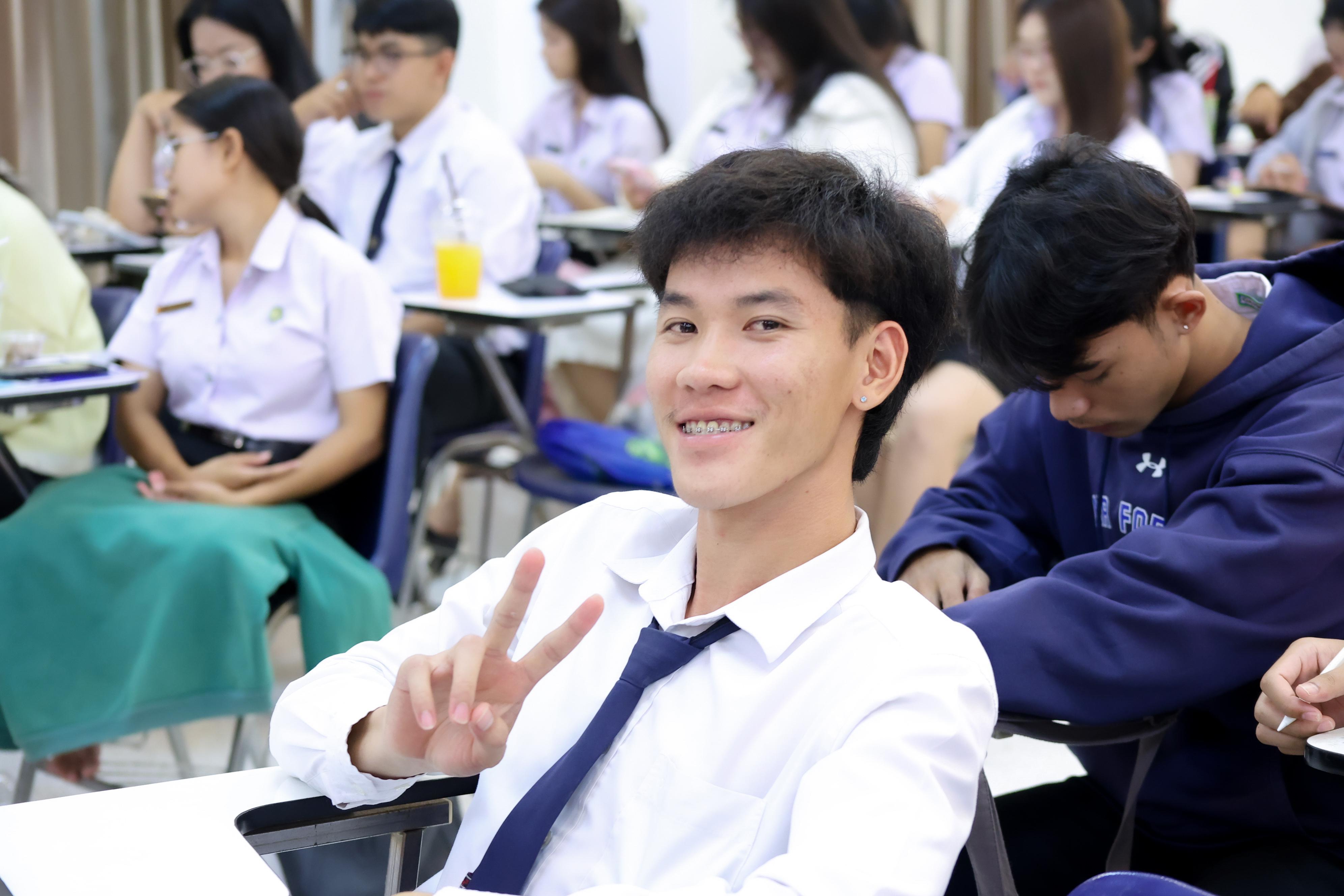 109. วันที่ 21 กันยายน 2569 คณะครุศาสตร์ มหาวิทยาลัยราชภัฏกำแพงเพชร ได้จัดการอาบรมติวสอบใบอนุญาติประกอบวิชาชีพให้กับนักศึกษาชั้นปี 3