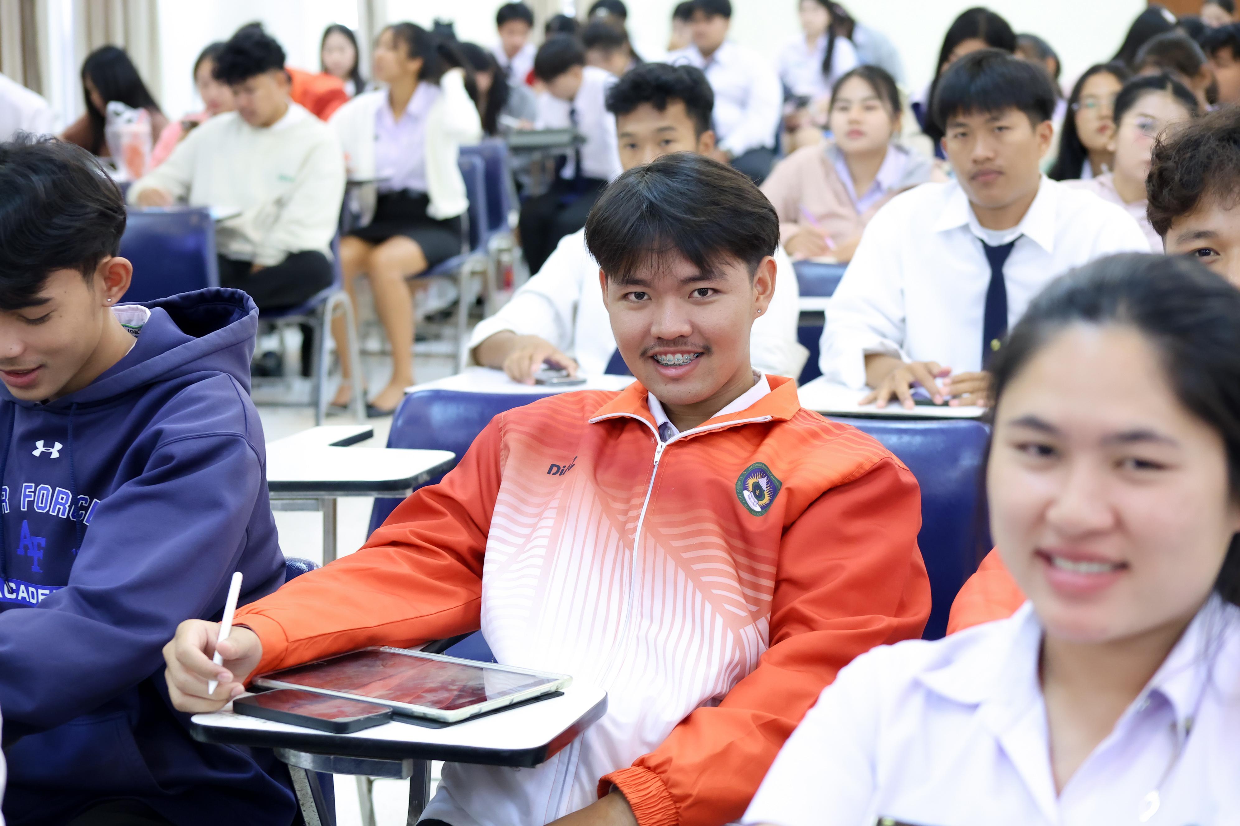 110. วันที่ 21 กันยายน 2569 คณะครุศาสตร์ มหาวิทยาลัยราชภัฏกำแพงเพชร ได้จัดการอาบรมติวสอบใบอนุญาติประกอบวิชาชีพให้กับนักศึกษาชั้นปี 3