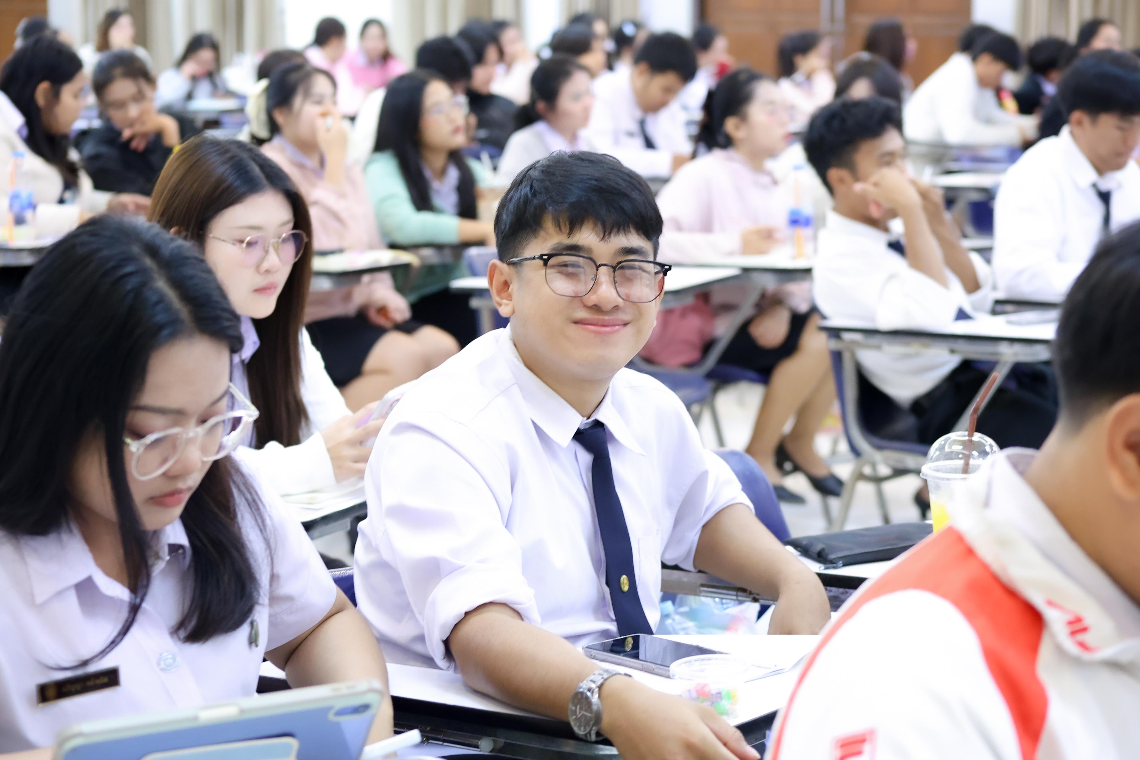 119. วันที่ 21 กันยายน 2569 คณะครุศาสตร์ มหาวิทยาลัยราชภัฏกำแพงเพชร ได้จัดการอาบรมติวสอบใบอนุญาติประกอบวิชาชีพให้กับนักศึกษาชั้นปี 3