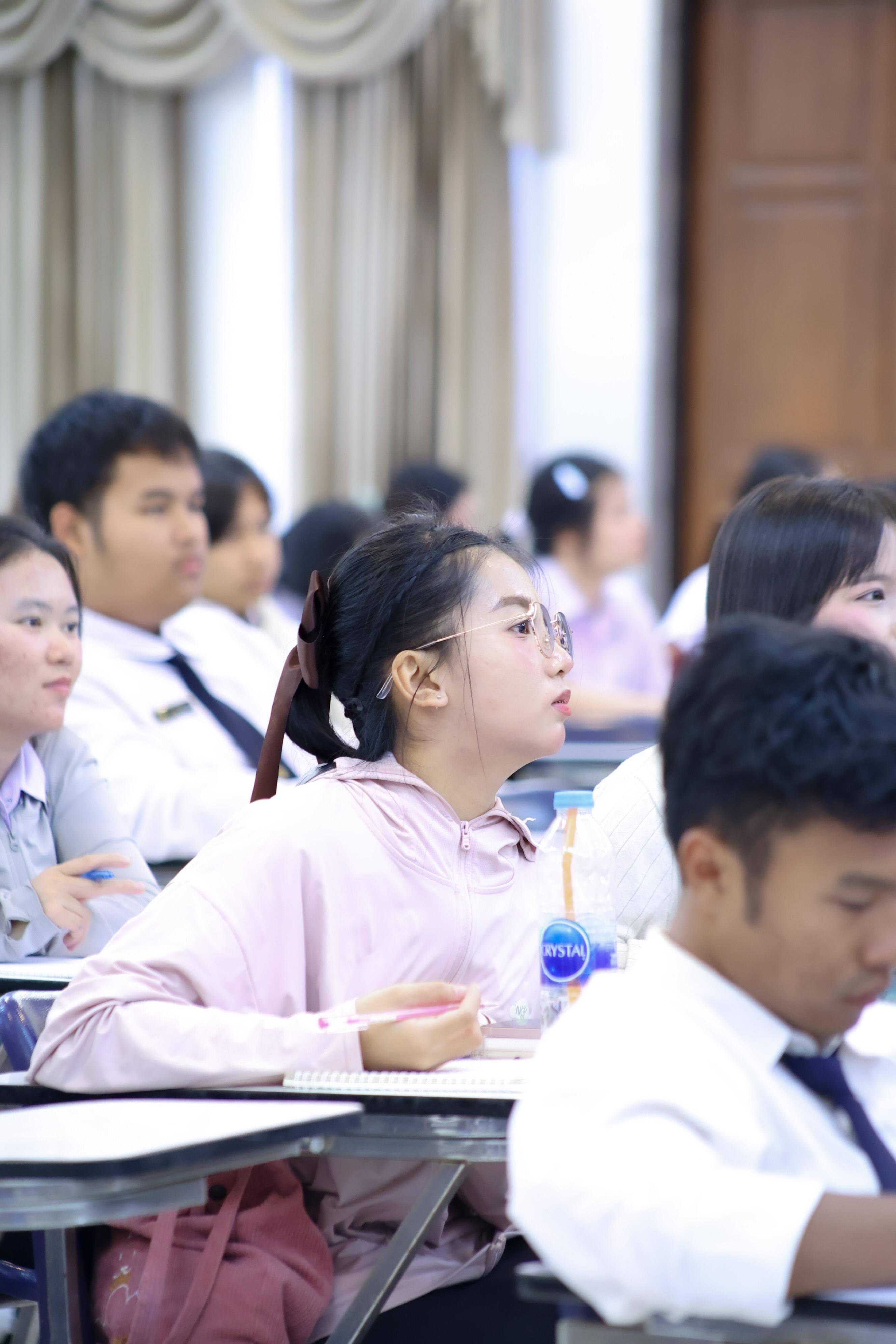 120. วันที่ 21 กันยายน 2569 คณะครุศาสตร์ มหาวิทยาลัยราชภัฏกำแพงเพชร ได้จัดการอาบรมติวสอบใบอนุญาติประกอบวิชาชีพให้กับนักศึกษาชั้นปี 3