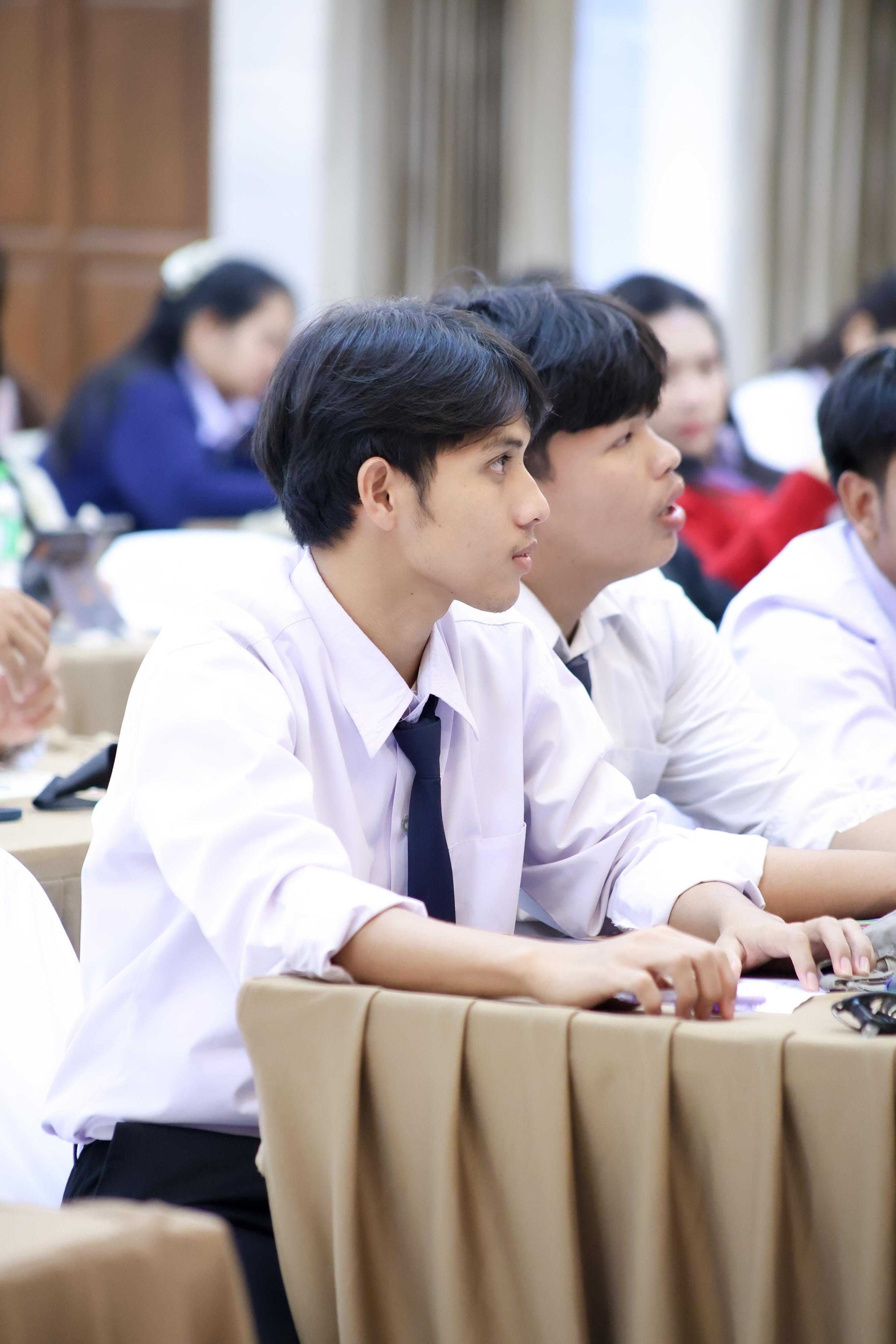 121. วันที่ 21 กันยายน 2569 คณะครุศาสตร์ มหาวิทยาลัยราชภัฏกำแพงเพชร ได้จัดการอาบรมติวสอบใบอนุญาติประกอบวิชาชีพให้กับนักศึกษาชั้นปี 3