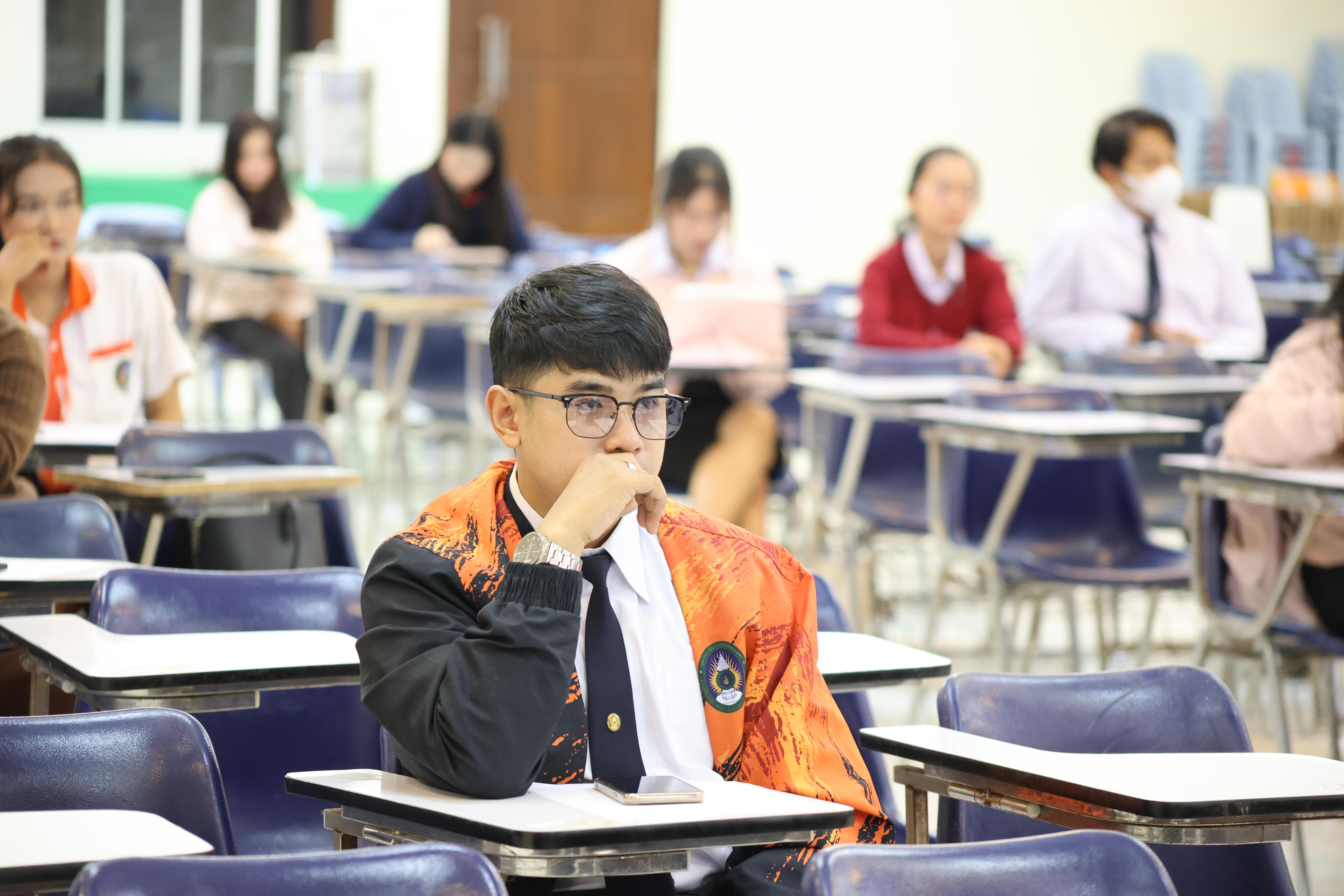 15. วันที่ 22 กันยายน 2569 คณะครุศาสตร์ มหาวิทยาลัยราชภัฏกำแพงเพชร ได้จัดการอาบรมติวสอบใบอนุญาติประกอบวิชาชีพให้กับนักศึกษาชั้นปี 3