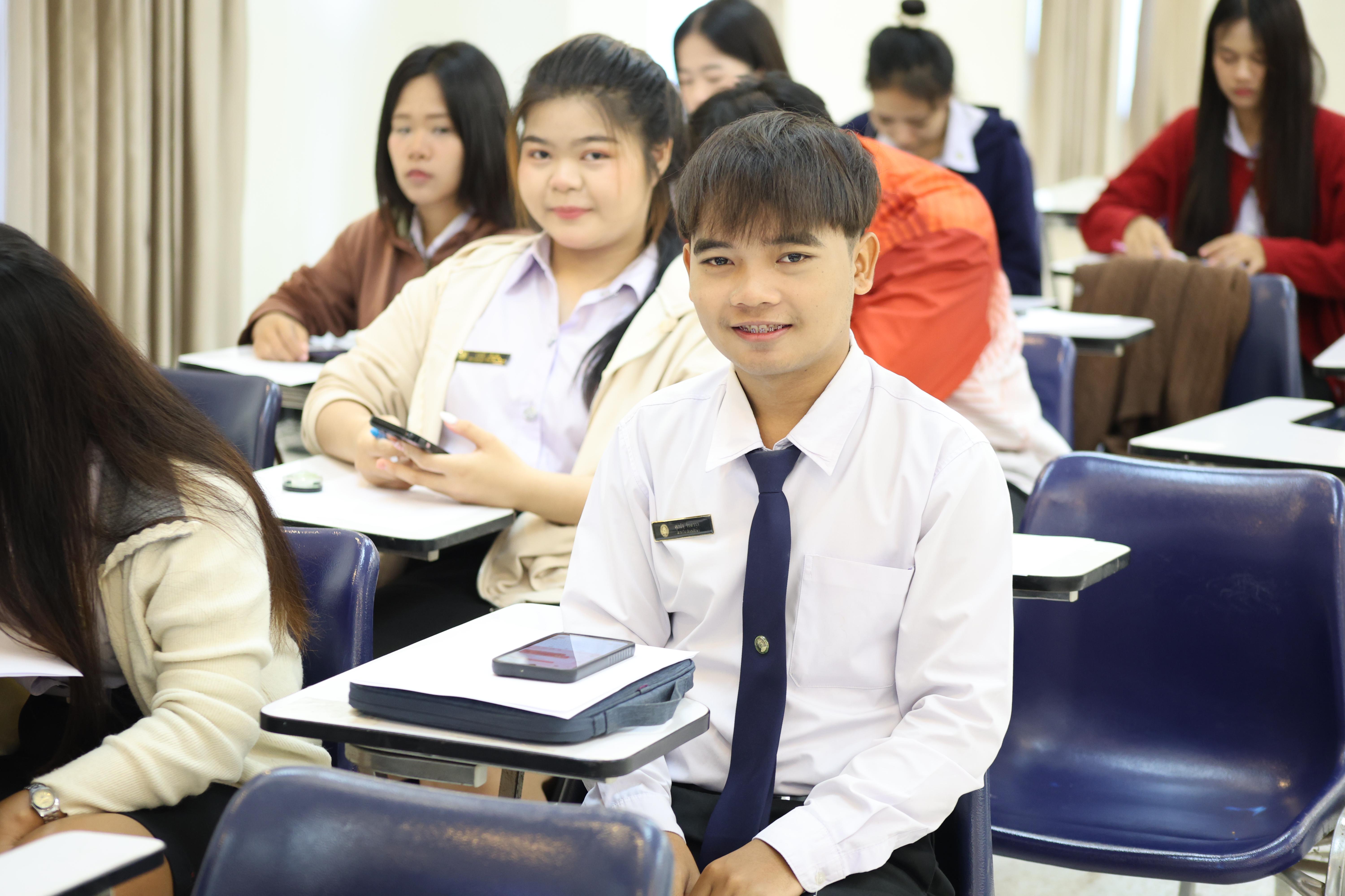 23. วันที่ 22 กันยายน 2569 คณะครุศาสตร์ มหาวิทยาลัยราชภัฏกำแพงเพชร ได้จัดการอาบรมติวสอบใบอนุญาติประกอบวิชาชีพให้กับนักศึกษาชั้นปี 3