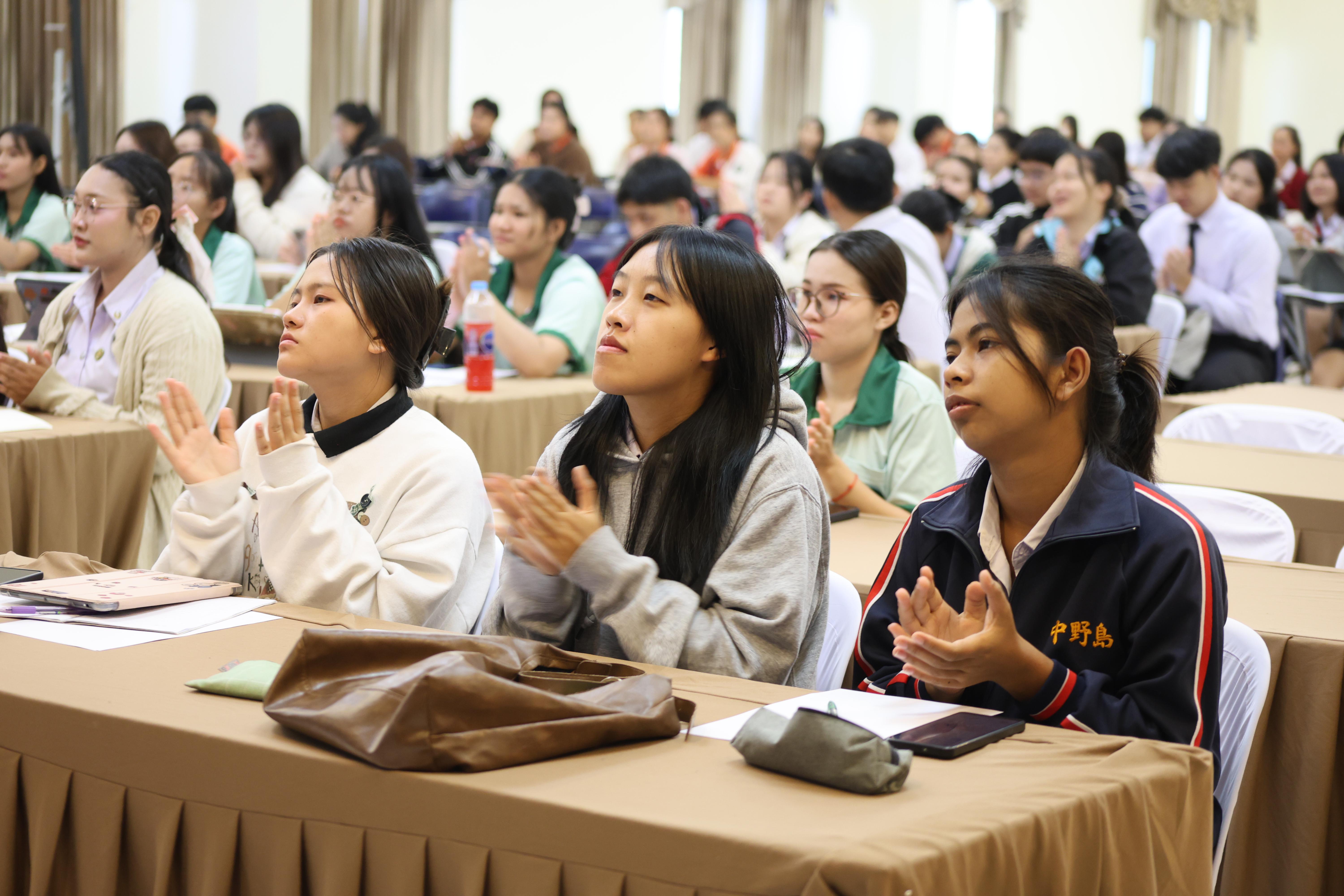 38. วันที่ 22 กันยายน 2569 คณะครุศาสตร์ มหาวิทยาลัยราชภัฏกำแพงเพชร ได้จัดการอาบรมติวสอบใบอนุญาติประกอบวิชาชีพให้กับนักศึกษาชั้นปี 3