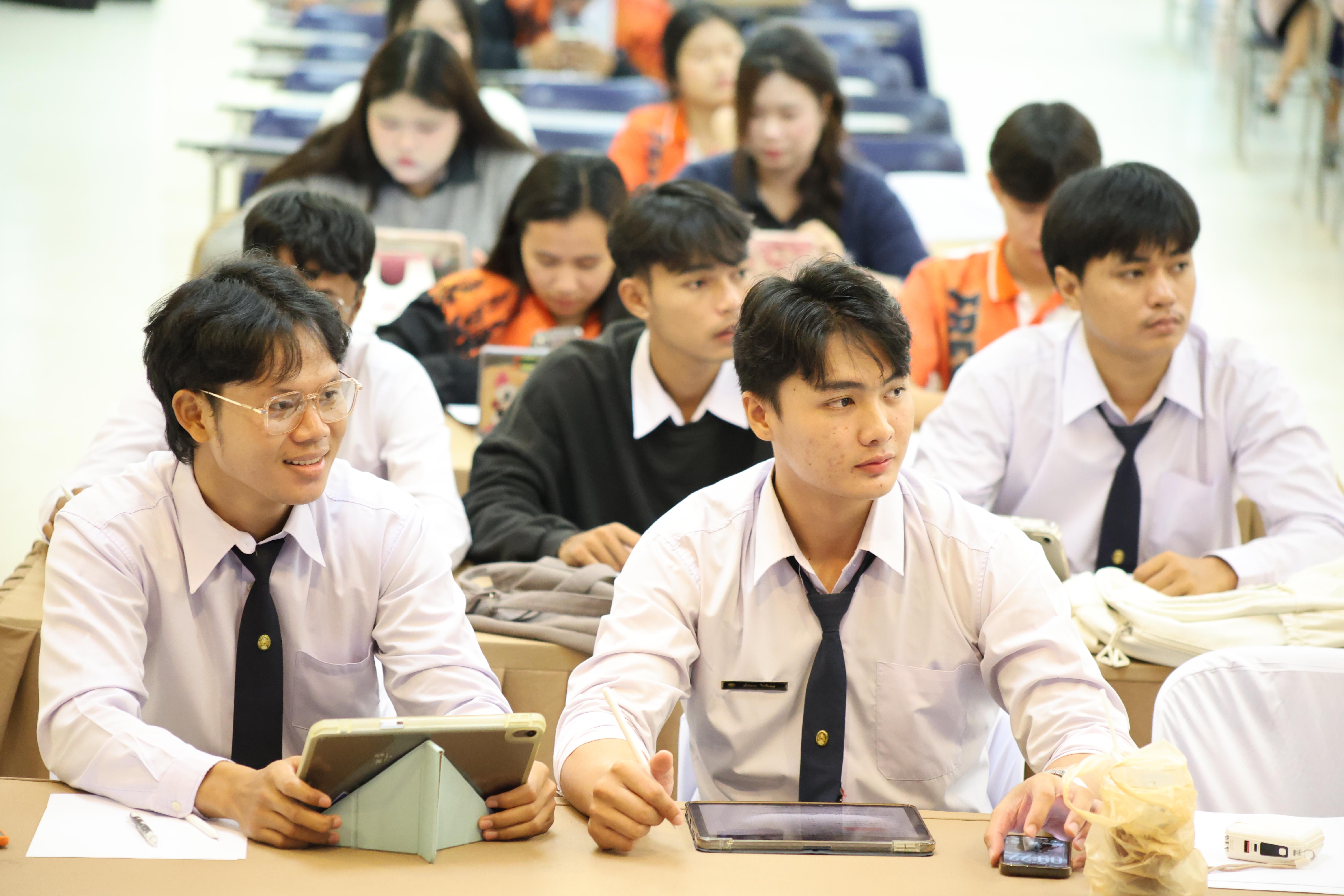 42. วันที่ 22 กันยายน 2569 คณะครุศาสตร์ มหาวิทยาลัยราชภัฏกำแพงเพชร ได้จัดการอาบรมติวสอบใบอนุญาติประกอบวิชาชีพให้กับนักศึกษาชั้นปี 3