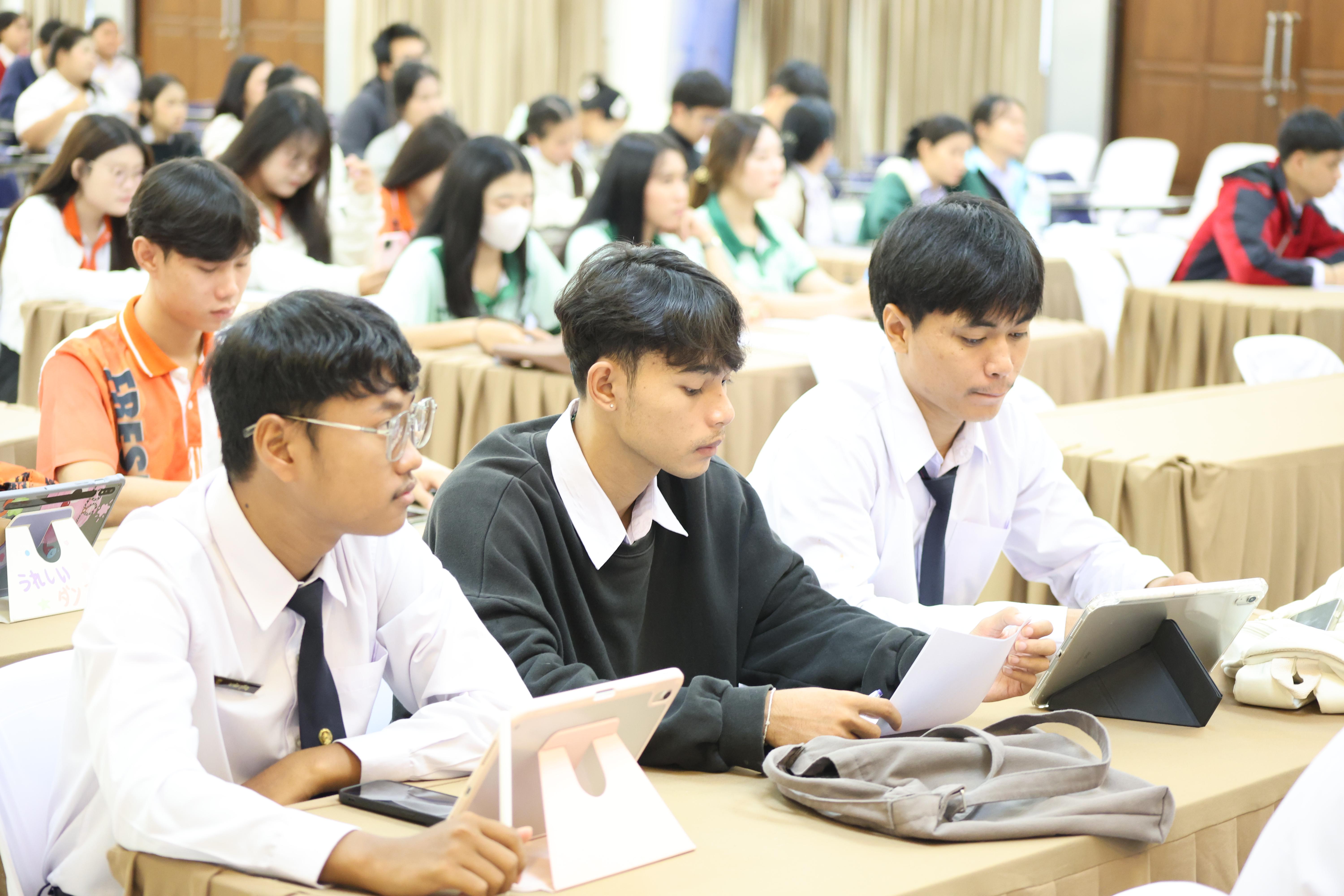 46. วันที่ 22 กันยายน 2569 คณะครุศาสตร์ มหาวิทยาลัยราชภัฏกำแพงเพชร ได้จัดการอาบรมติวสอบใบอนุญาติประกอบวิชาชีพให้กับนักศึกษาชั้นปี 3