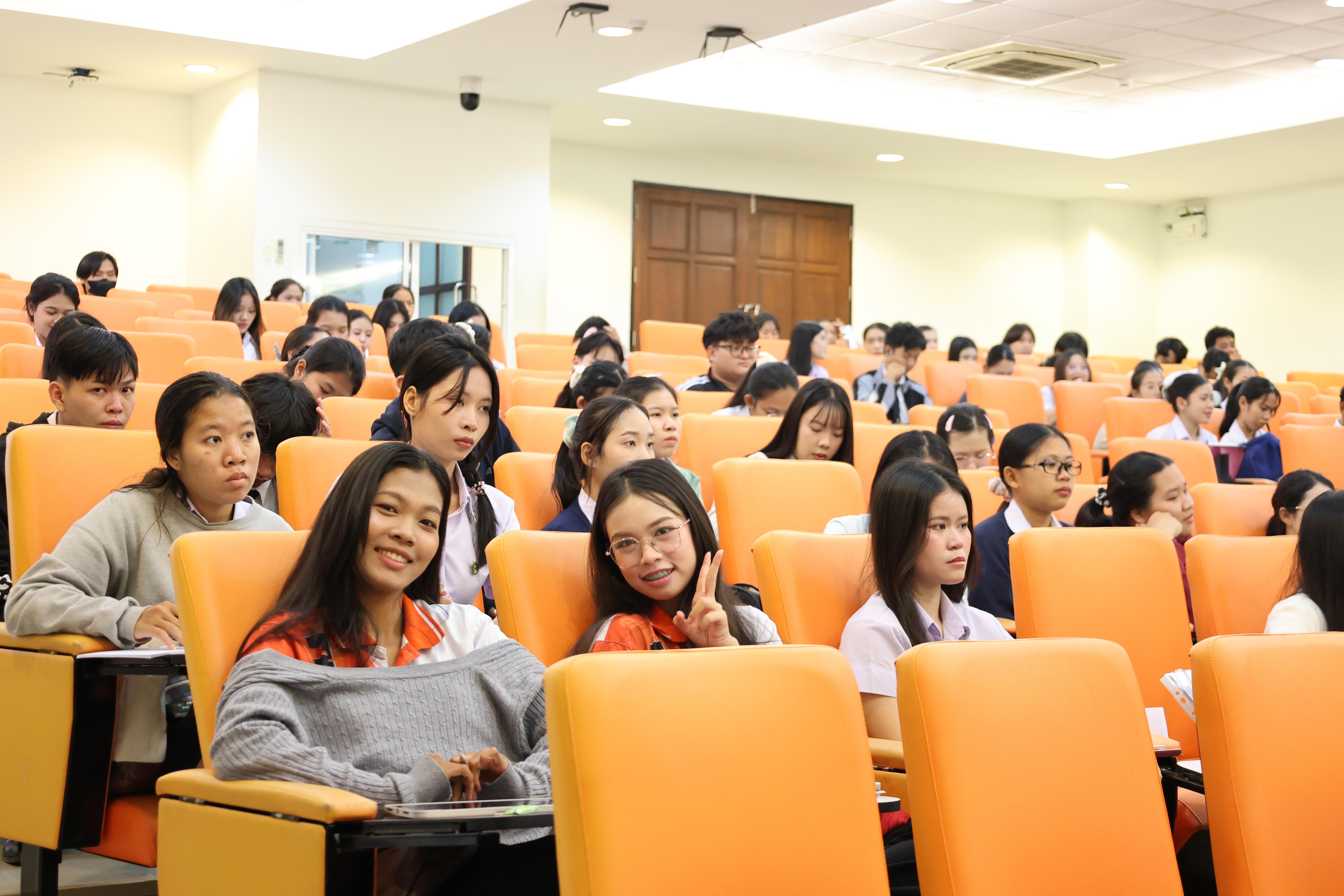 59. วันที่ 22 กันยายน 2569 คณะครุศาสตร์ มหาวิทยาลัยราชภัฏกำแพงเพชร ได้จัดการอาบรมติวสอบใบอนุญาติประกอบวิชาชีพให้กับนักศึกษาชั้นปี 3