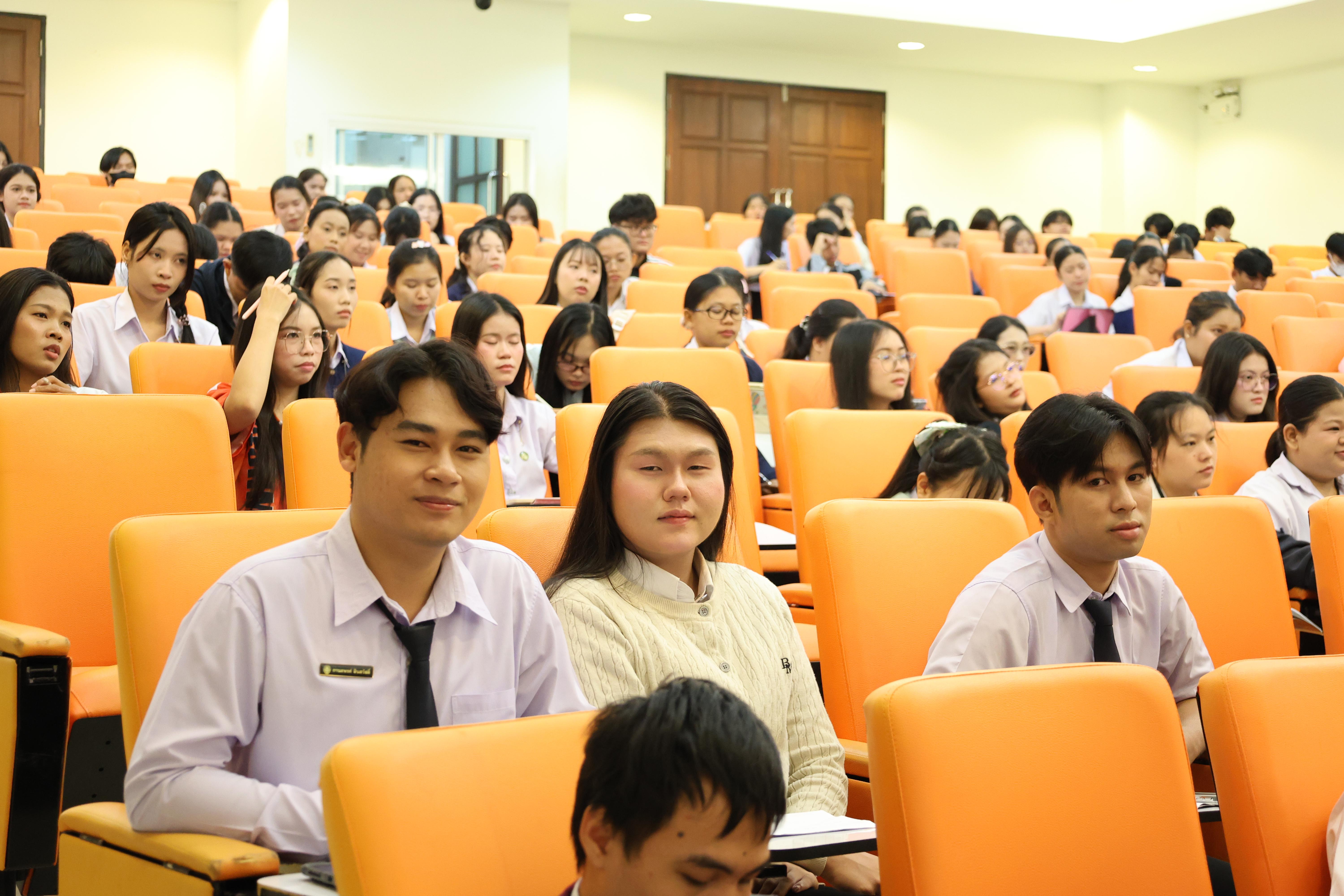 64. วันที่ 22 กันยายน 2569 คณะครุศาสตร์ มหาวิทยาลัยราชภัฏกำแพงเพชร ได้จัดการอาบรมติวสอบใบอนุญาติประกอบวิชาชีพให้กับนักศึกษาชั้นปี 3