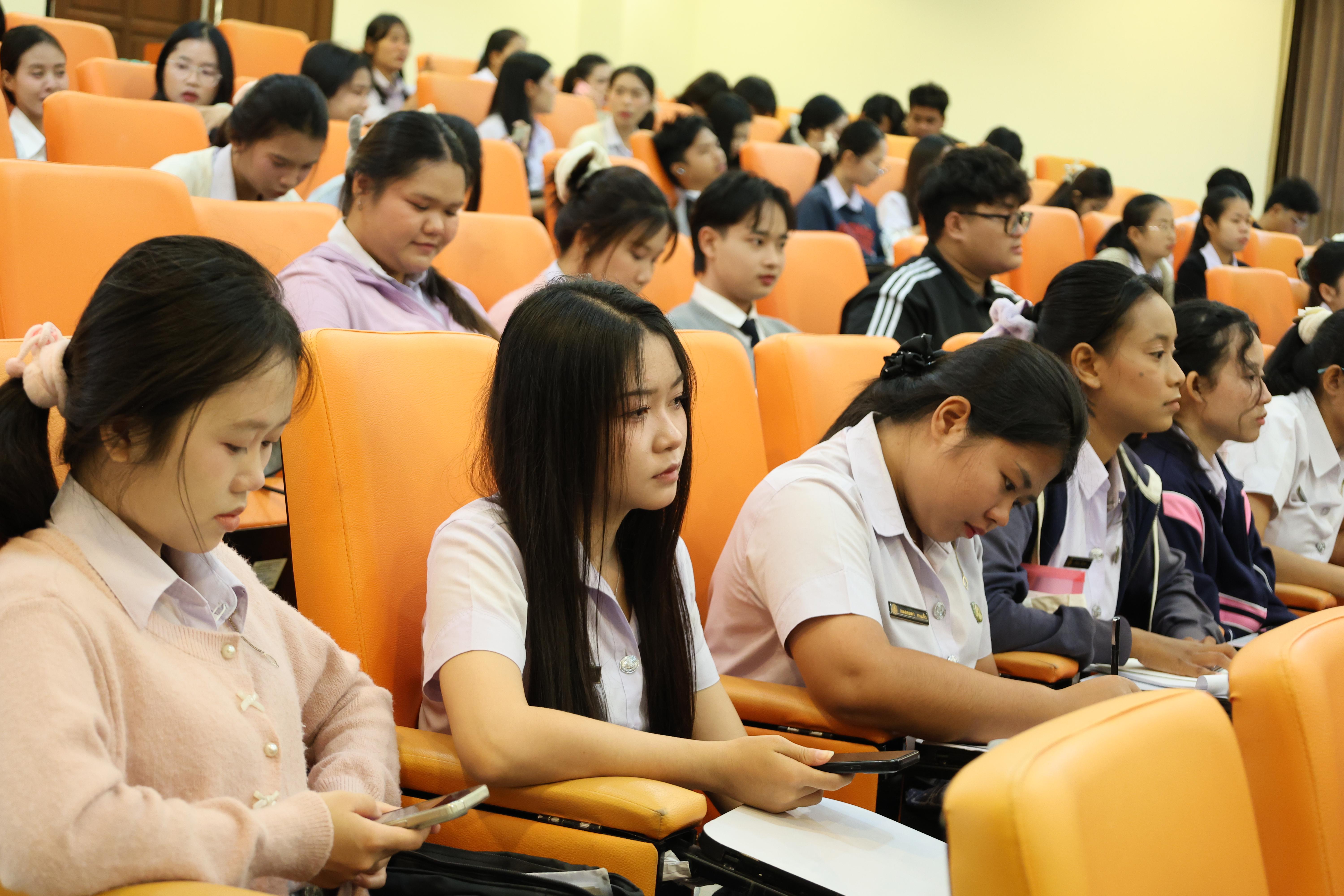 67. วันที่ 22 กันยายน 2569 คณะครุศาสตร์ มหาวิทยาลัยราชภัฏกำแพงเพชร ได้จัดการอาบรมติวสอบใบอนุญาติประกอบวิชาชีพให้กับนักศึกษาชั้นปี 3
