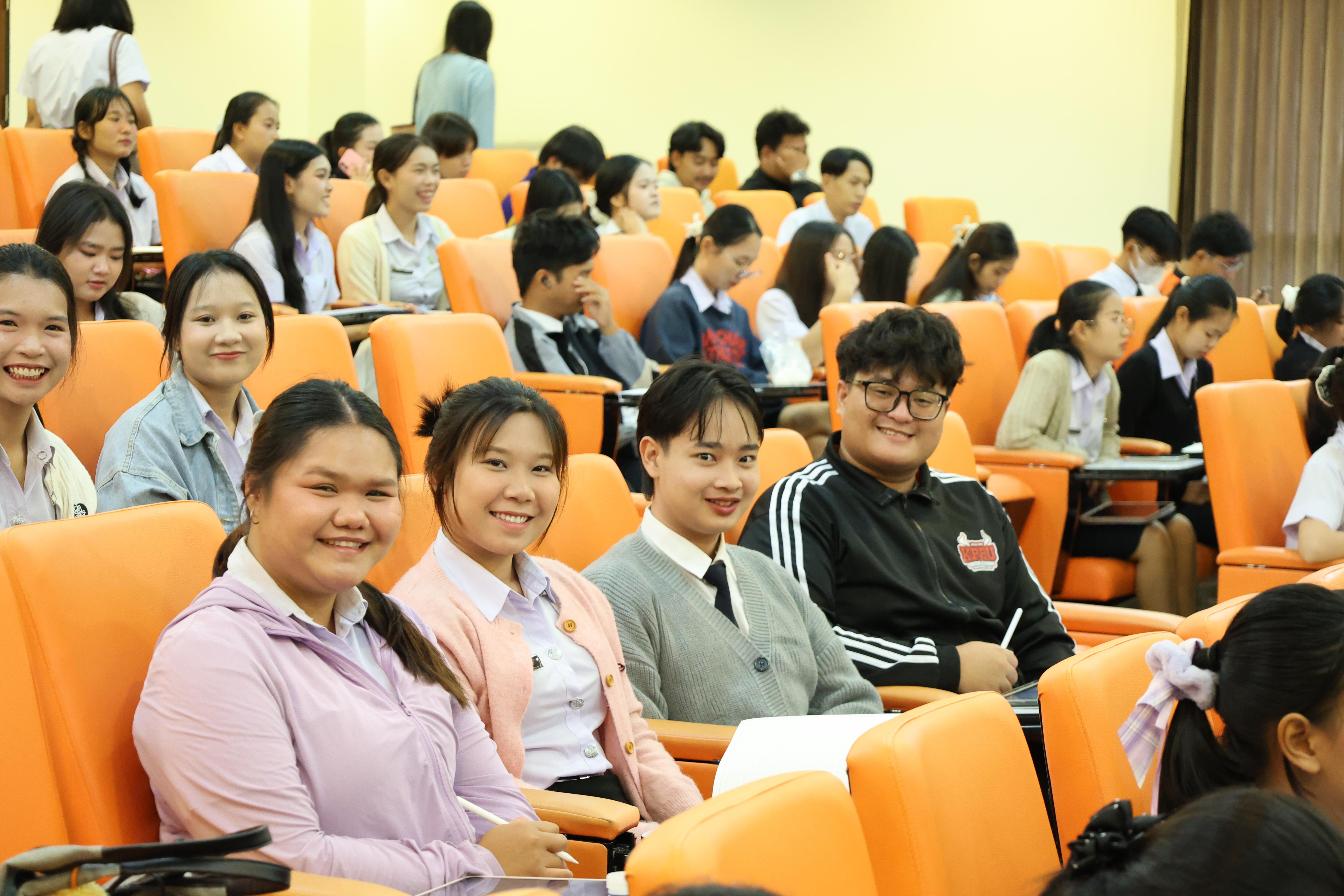 68. วันที่ 22 กันยายน 2569 คณะครุศาสตร์ มหาวิทยาลัยราชภัฏกำแพงเพชร ได้จัดการอาบรมติวสอบใบอนุญาติประกอบวิชาชีพให้กับนักศึกษาชั้นปี 3