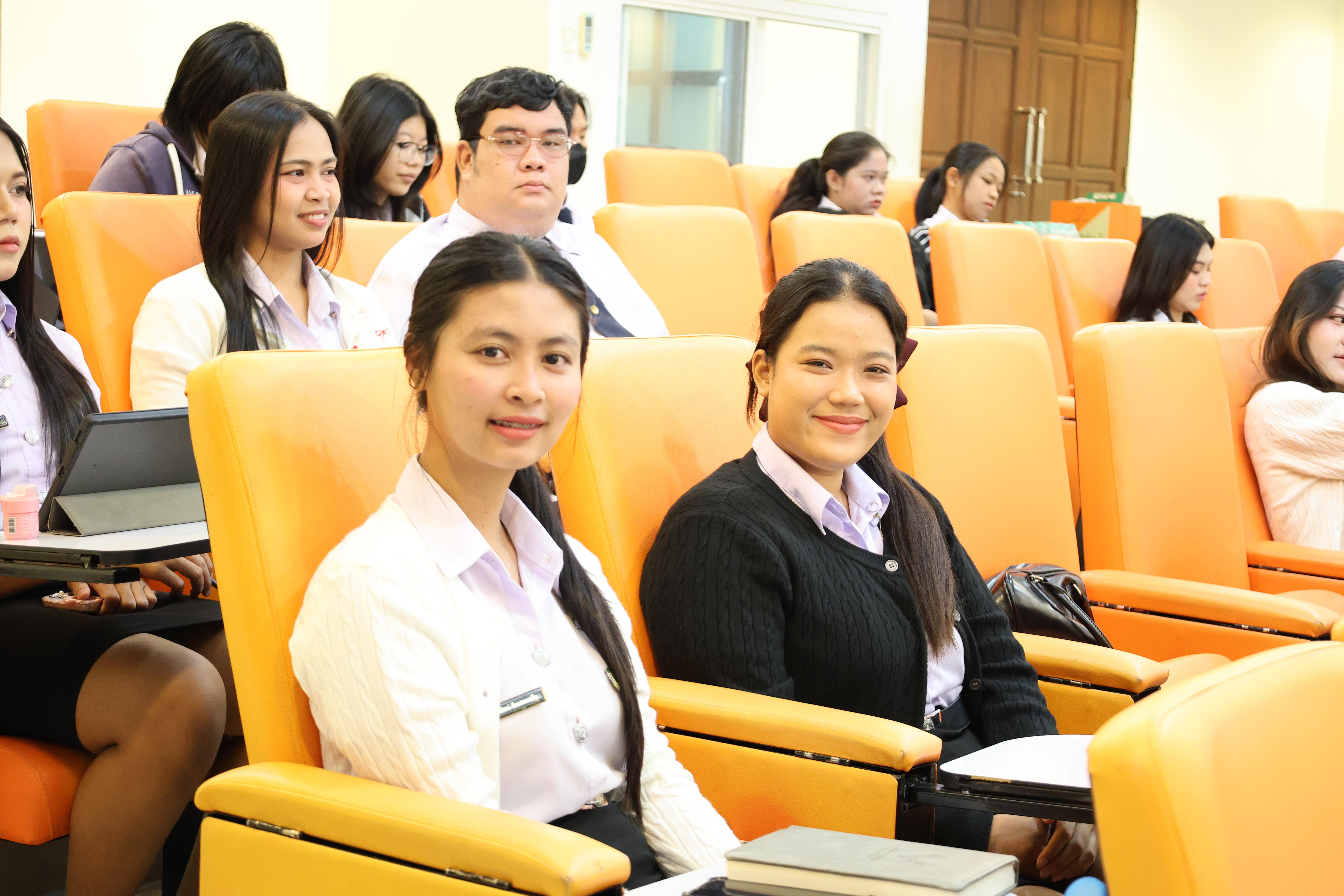 72. วันที่ 22 กันยายน 2569 คณะครุศาสตร์ มหาวิทยาลัยราชภัฏกำแพงเพชร ได้จัดการอาบรมติวสอบใบอนุญาติประกอบวิชาชีพให้กับนักศึกษาชั้นปี 3