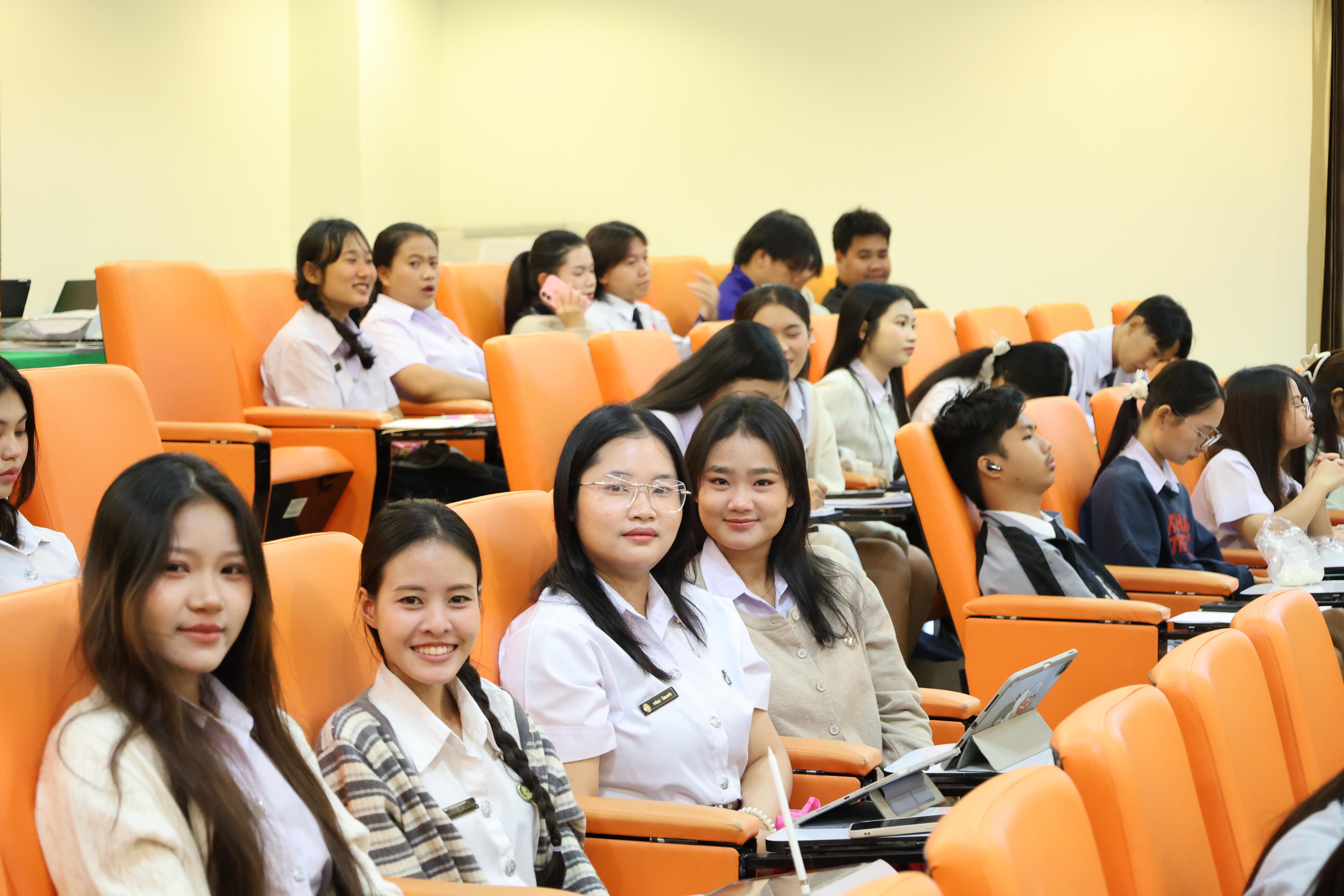 73. วันที่ 22 กันยายน 2569 คณะครุศาสตร์ มหาวิทยาลัยราชภัฏกำแพงเพชร ได้จัดการอาบรมติวสอบใบอนุญาติประกอบวิชาชีพให้กับนักศึกษาชั้นปี 3