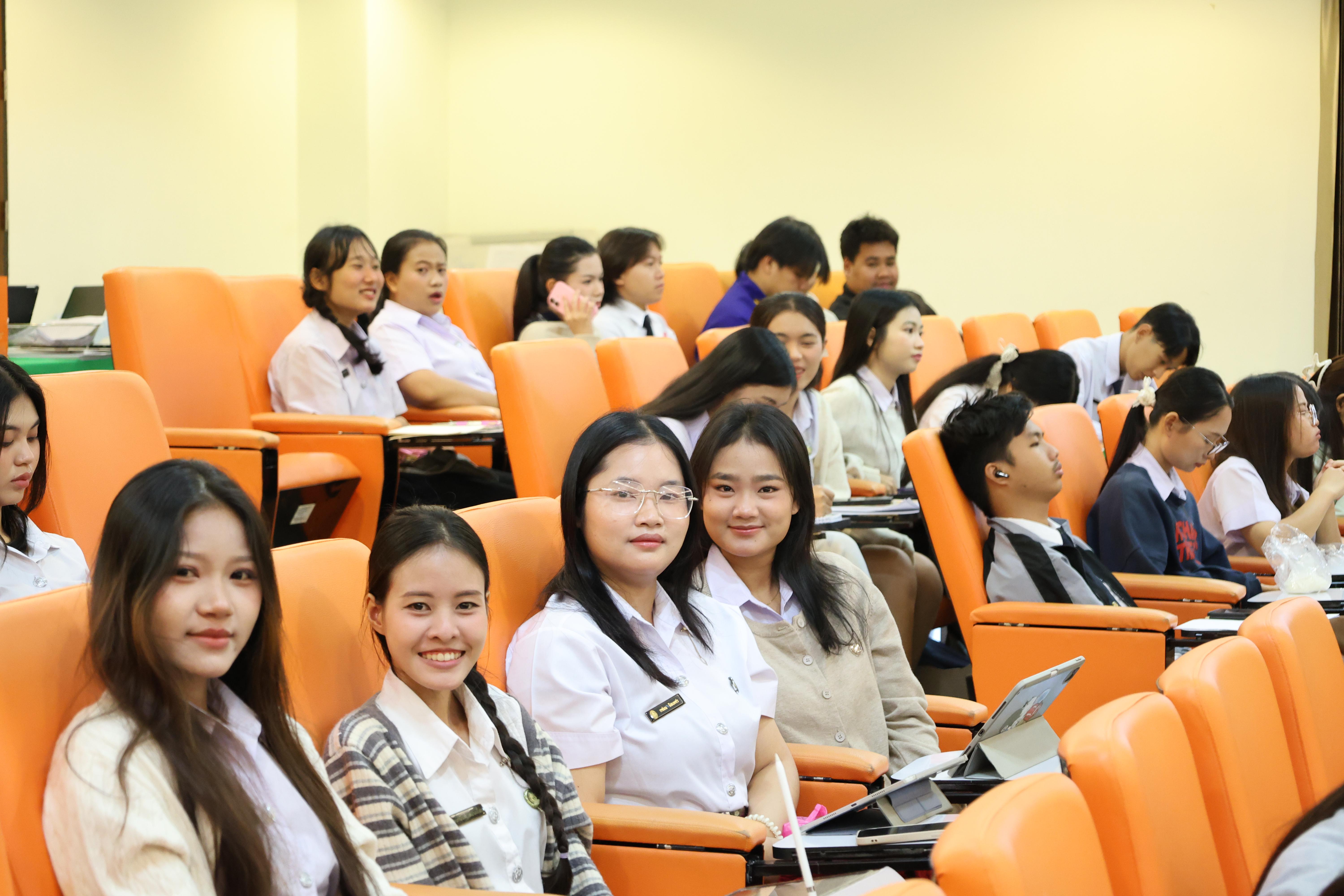 74. วันที่ 22 กันยายน 2569 คณะครุศาสตร์ มหาวิทยาลัยราชภัฏกำแพงเพชร ได้จัดการอาบรมติวสอบใบอนุญาติประกอบวิชาชีพให้กับนักศึกษาชั้นปี 3