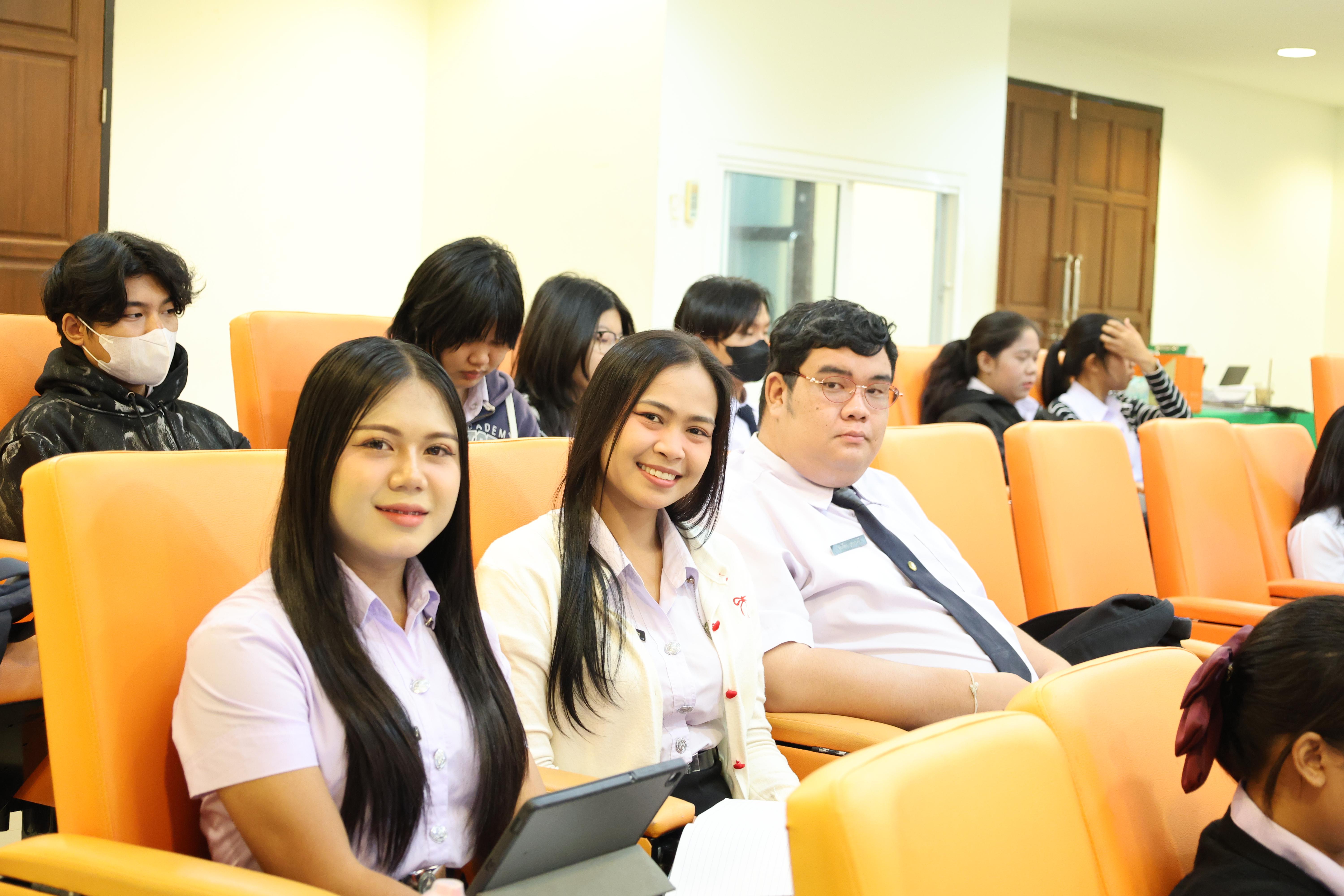 77. วันที่ 22 กันยายน 2569 คณะครุศาสตร์ มหาวิทยาลัยราชภัฏกำแพงเพชร ได้จัดการอาบรมติวสอบใบอนุญาติประกอบวิชาชีพให้กับนักศึกษาชั้นปี 3
